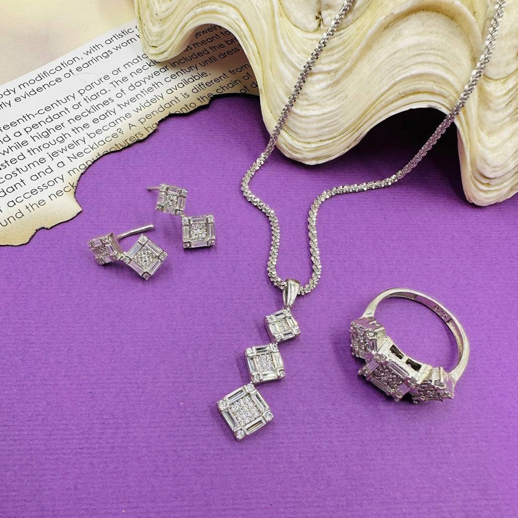 نیمست جواهری  با انگشتر