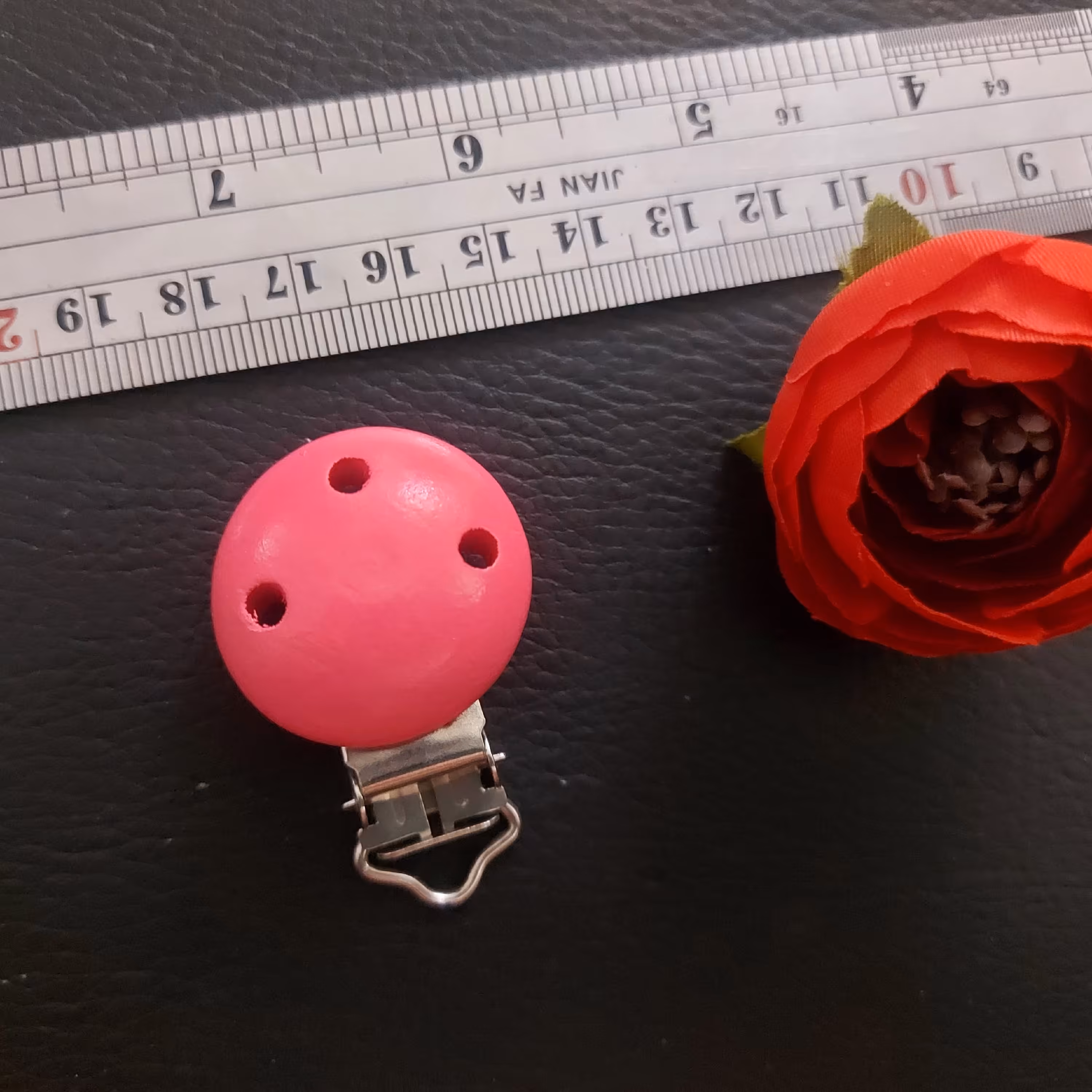 گیره پستونک صورتی چوبی واشردار تک عددی