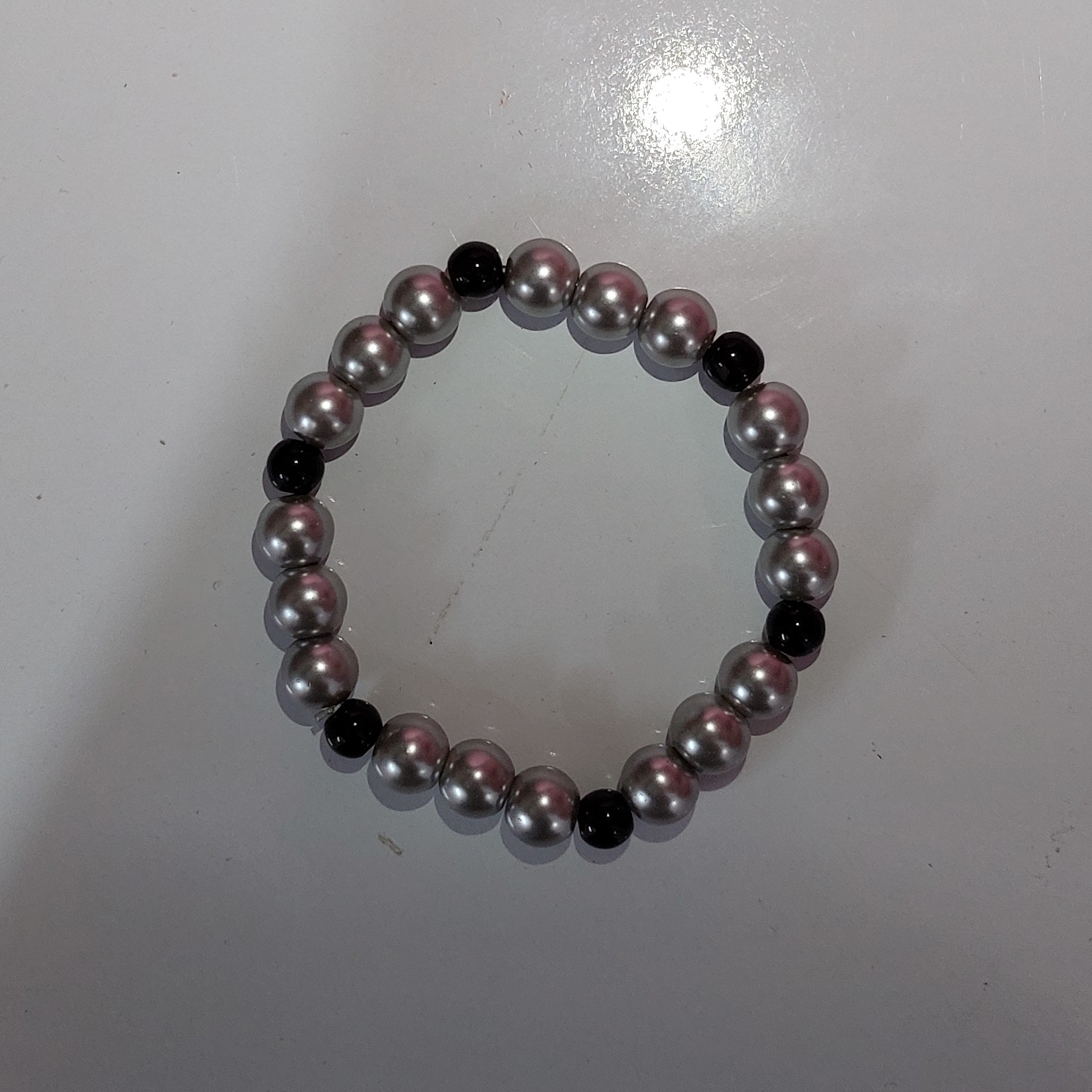 دستبند کشی نقره ای و مشکی  