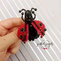 سنجاق سینه جواهر دوزی سه بعدی حشرات فاخر طرح کفشدوزک