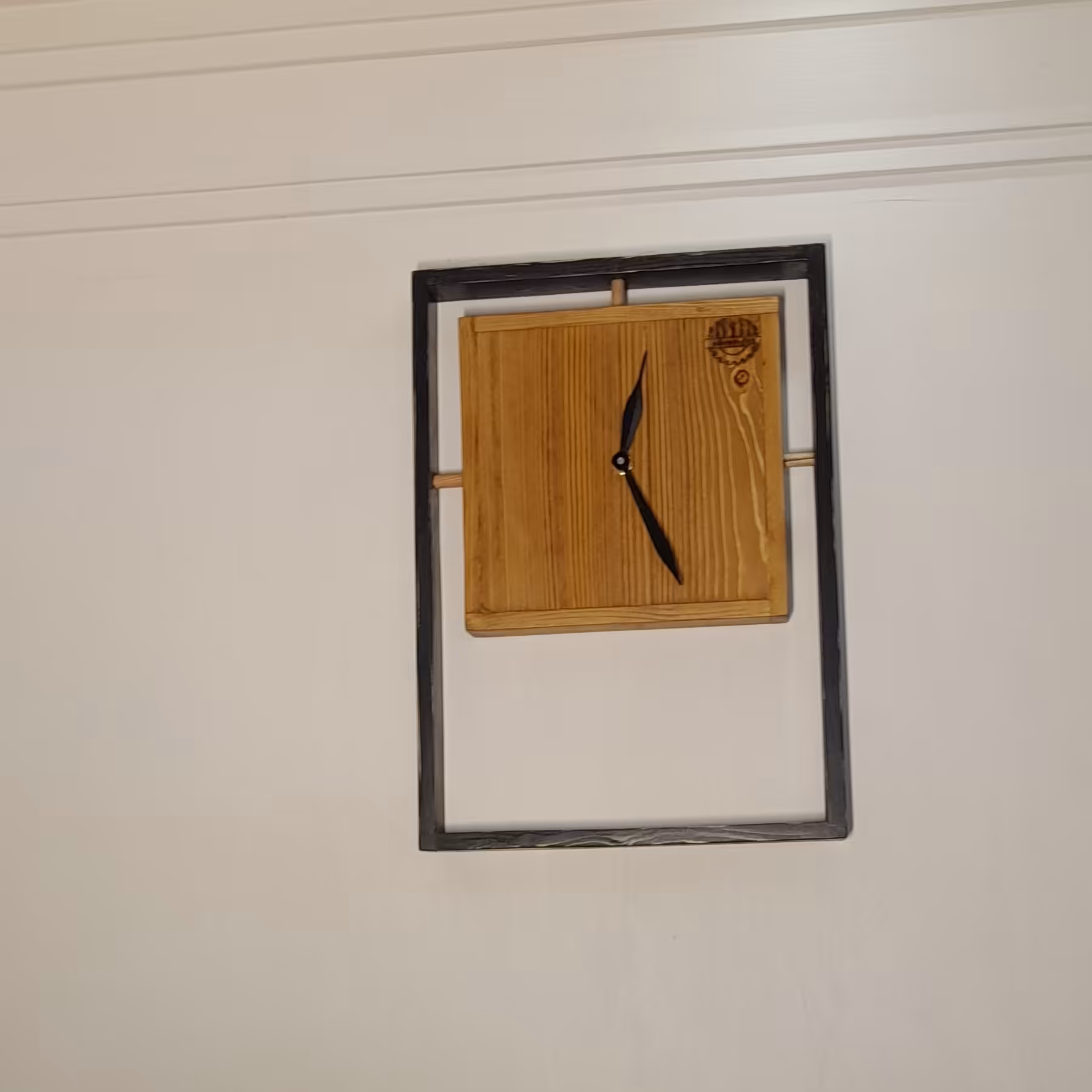 ساعت دیواری چوبی 