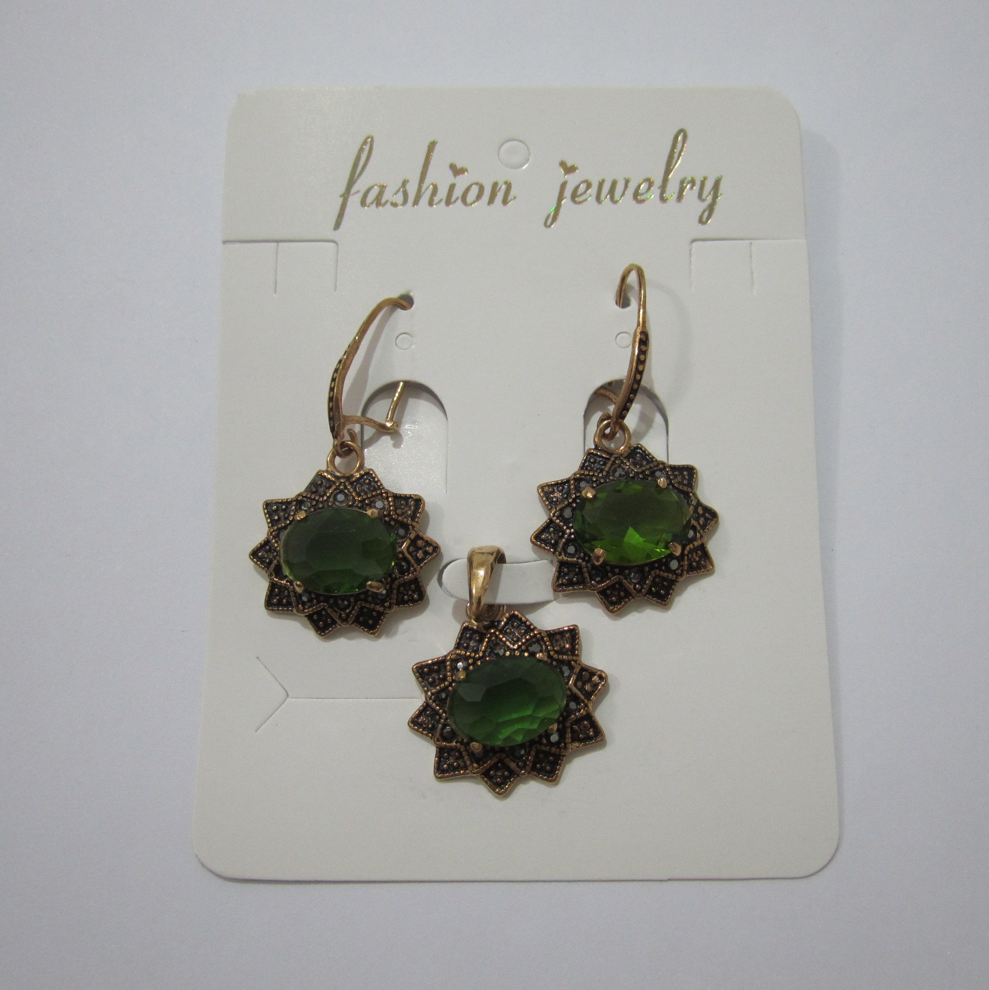 نیم ست آبکاری شده ضد حساسیت با نگینهای اتمی پاک طرح زبرجد