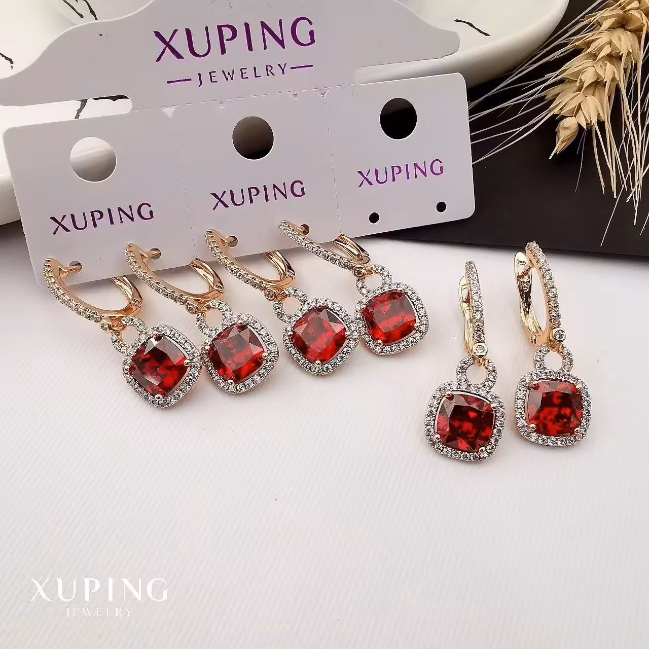 گوشواره نگین کاری شده  برند ژوپینگ 