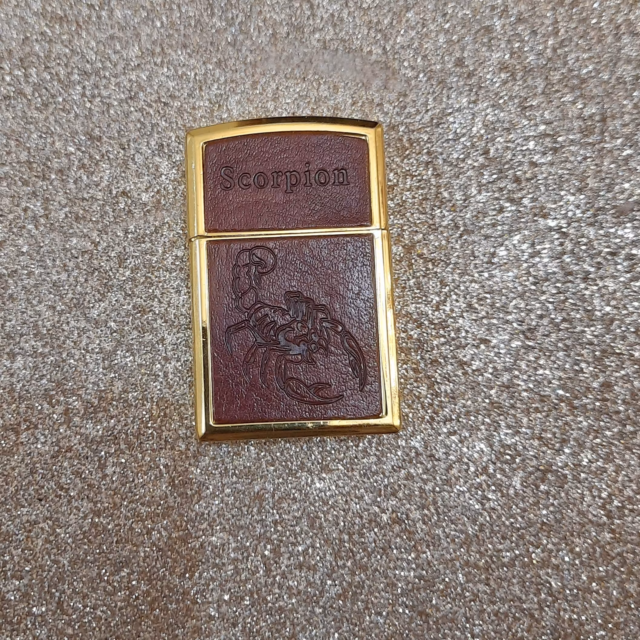 فندک خاص گازی بدنه چرم به همراه جعبه کادویی