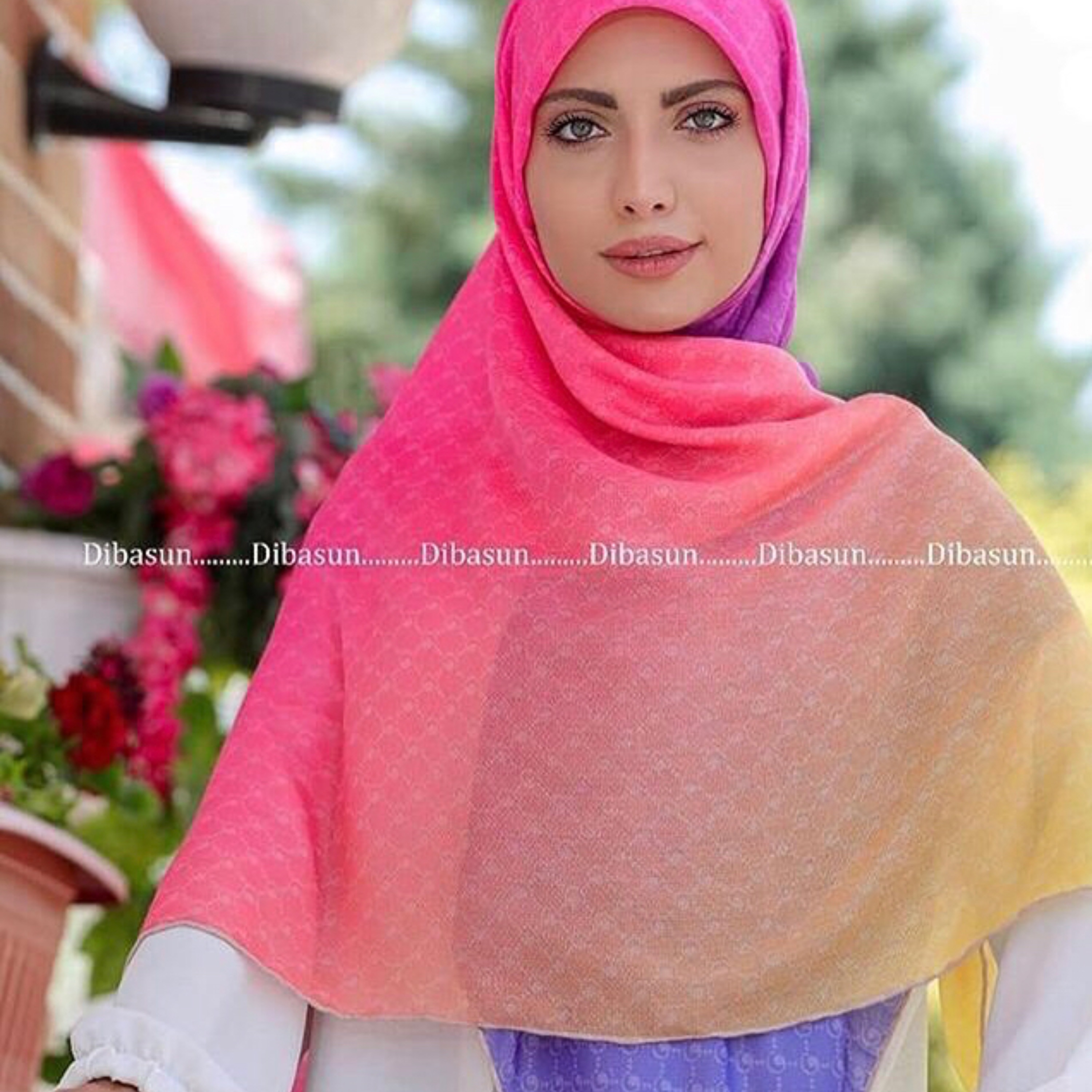 روسری نخی دوردست دوز رنگین کمان