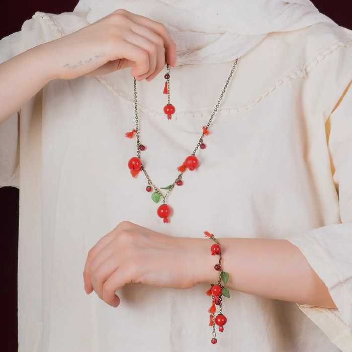 ست یلدایی و سنگ وانار و زنجیر برنزی 