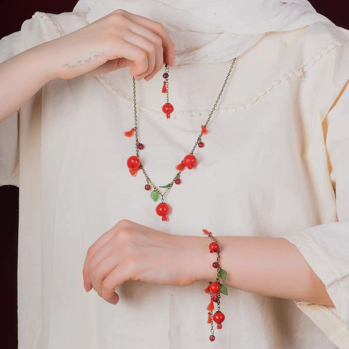 ست یلدایی و سنگ وانار و زنجیر برنزی 