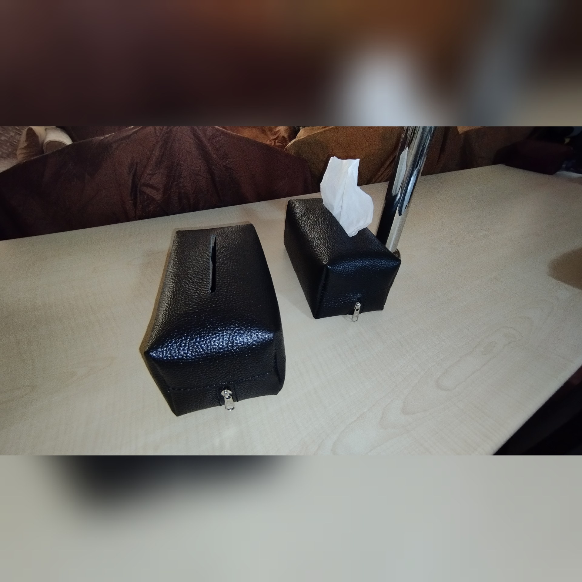 جا دستمالی سبک چرم بزی دست دوز کوچک مخصوص خودرو
