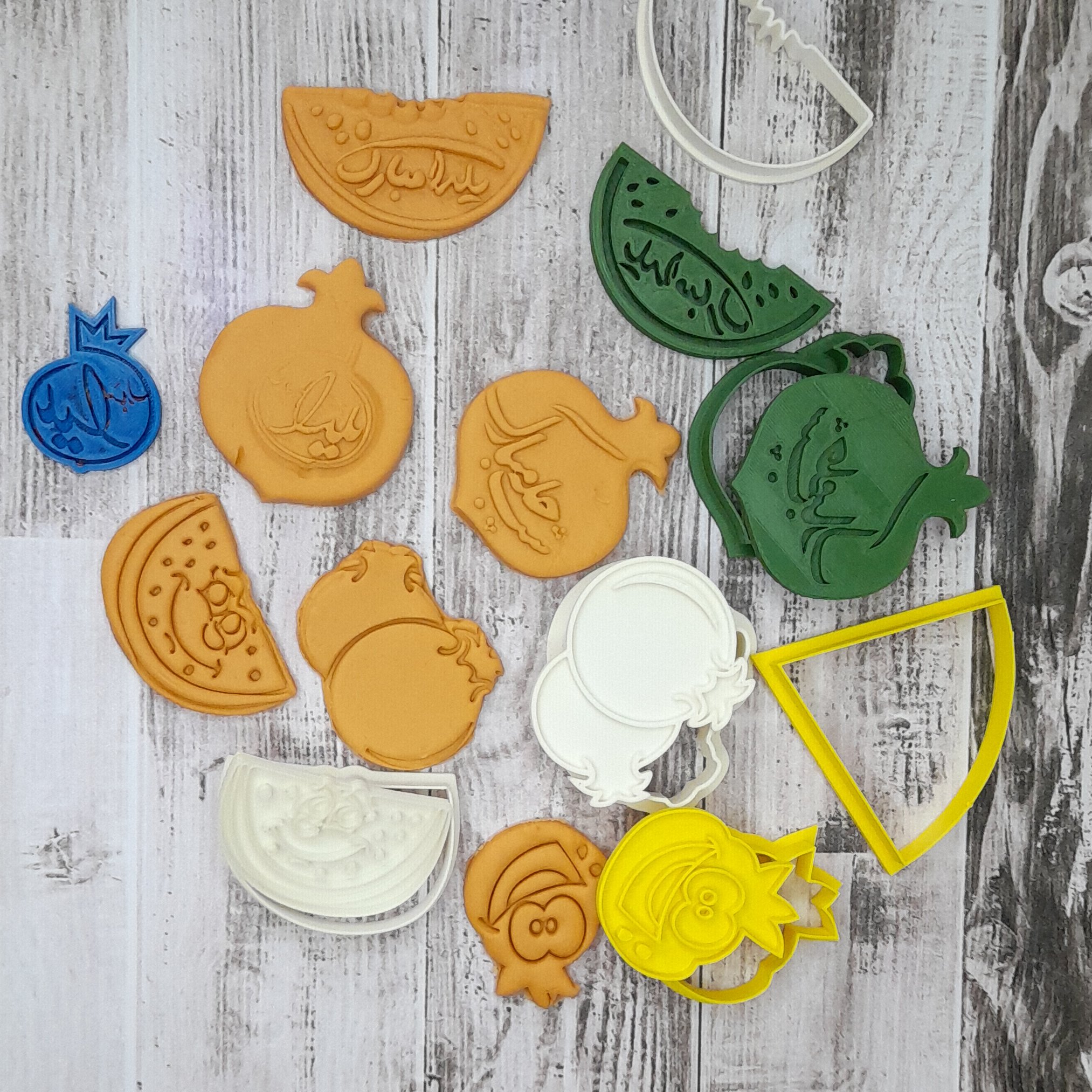 پک قالب شیرینی یلدایی،7سانت،4 عددی، هندوانه ،انار،مهر و کاتر