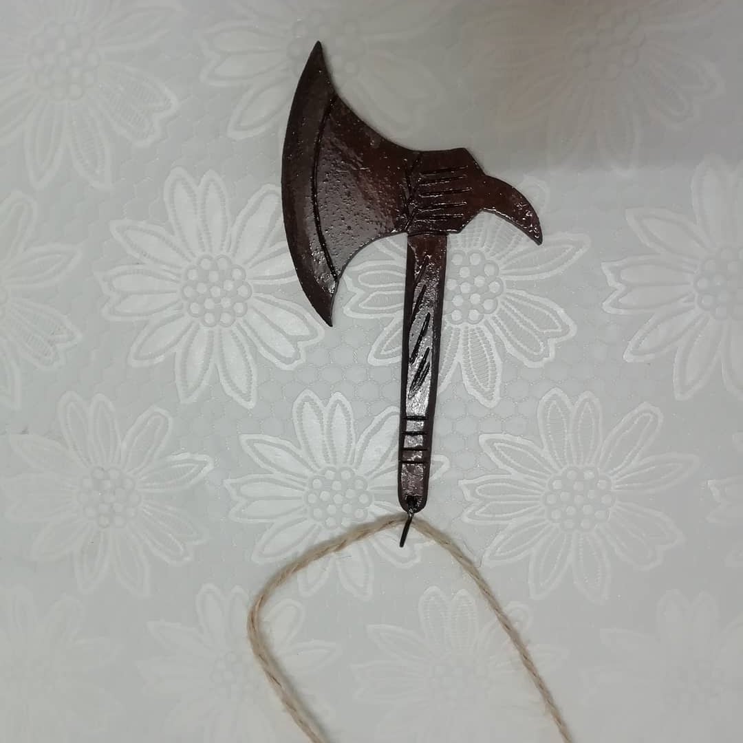 آویز تبر