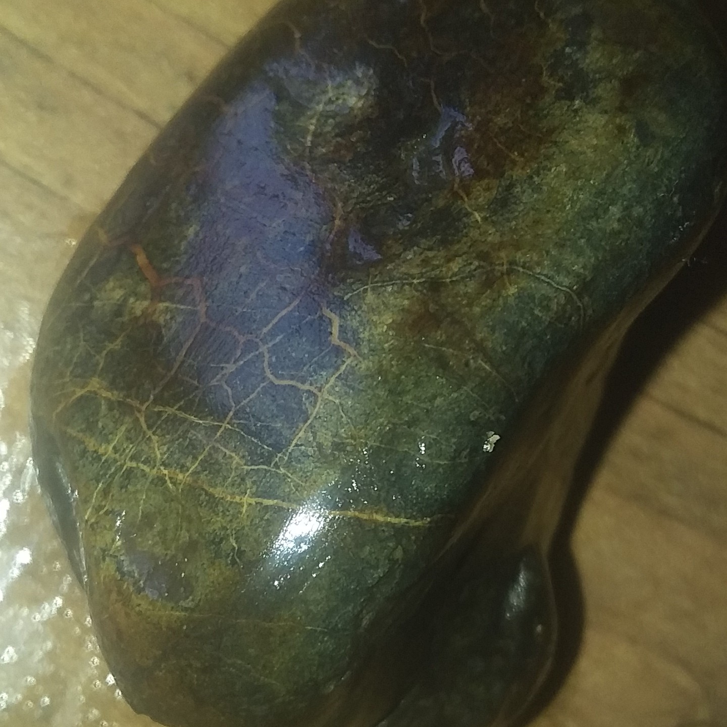 عقیق رنگ خون دار