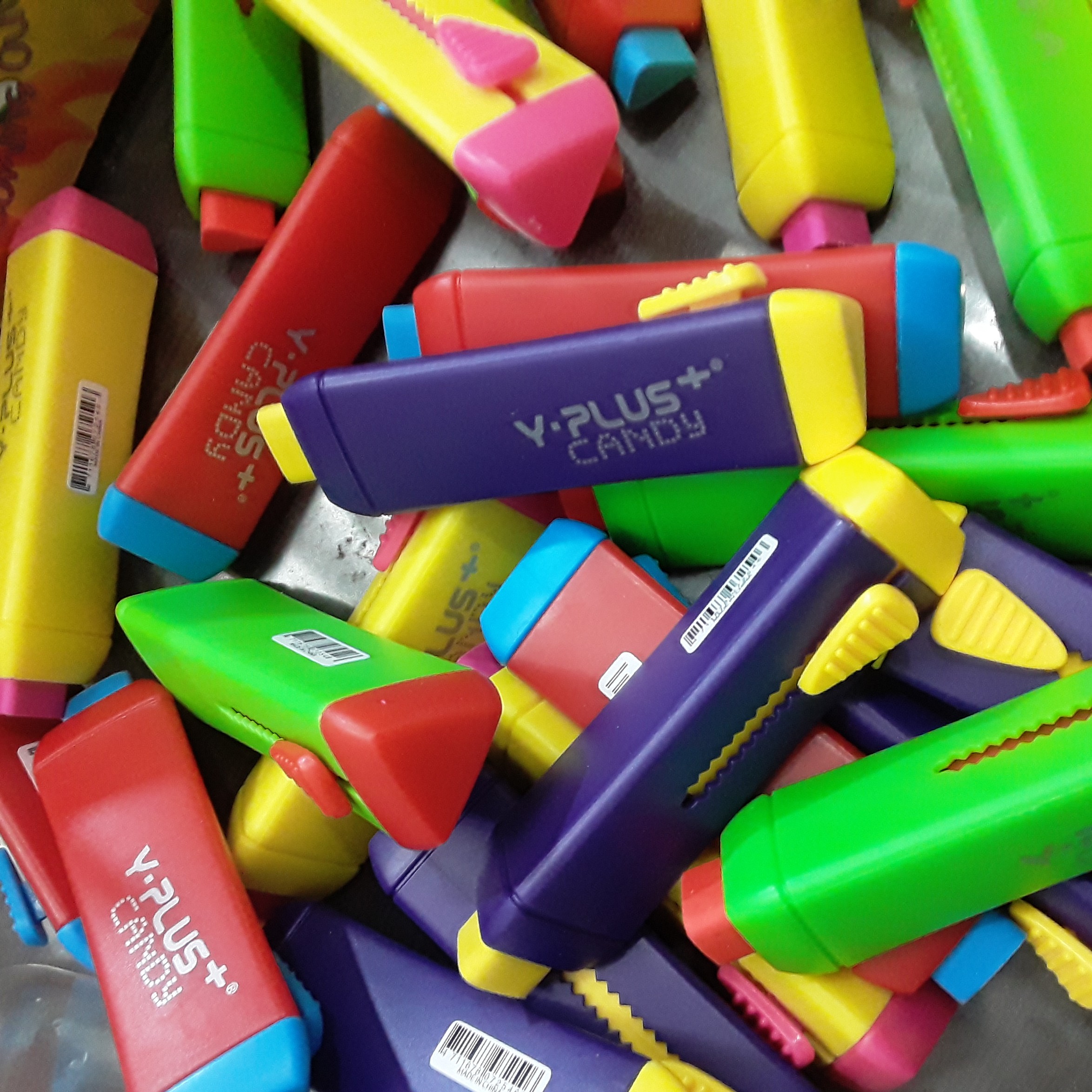 پاک کن فانتزی طرح کاتر در رنگ های مختلف و متنوع 