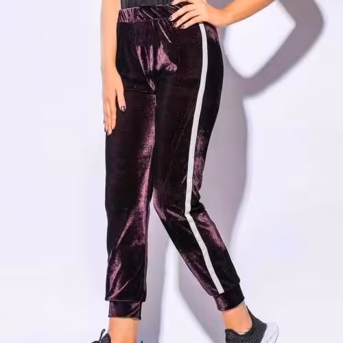 شلوار مخمل بغل نوار دار
وارداتی
فری سایز
مناسب 38الی50
قد:90