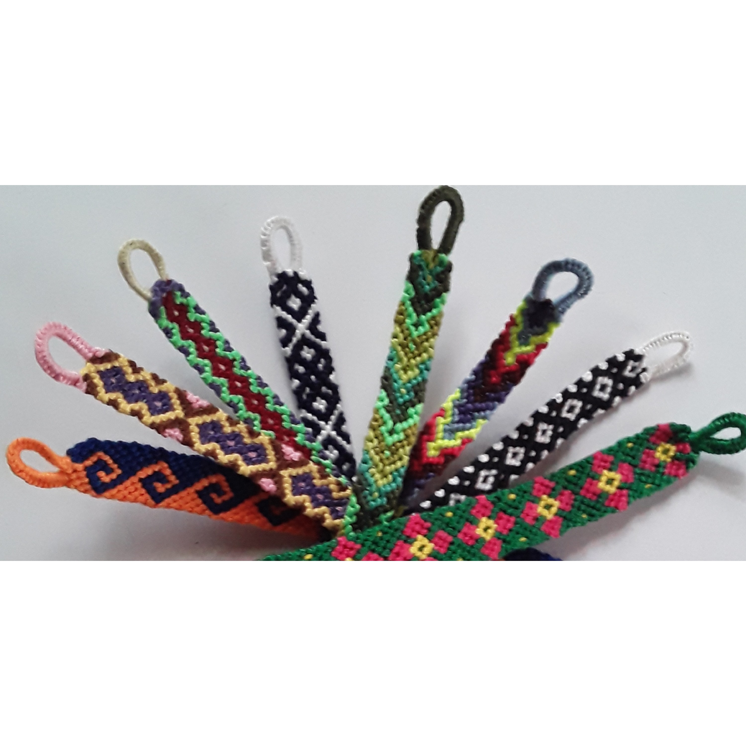 پک 8 عددی دستبند دوستی با طرح و رنگ مختلف