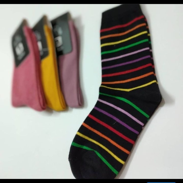 جوراب رنگین کمون