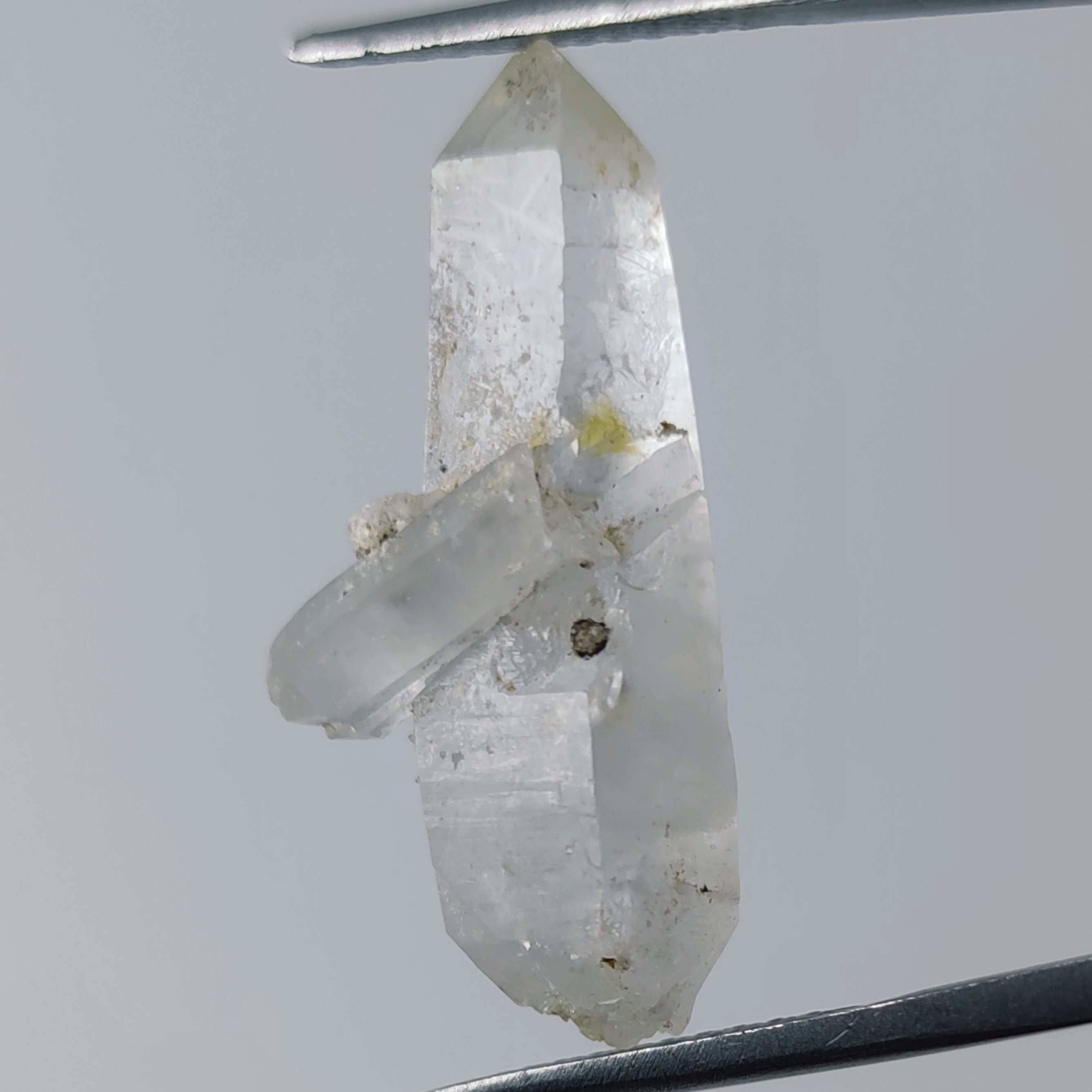 بلور شفاف سنگ کوارتز معدنی و طبیعی   