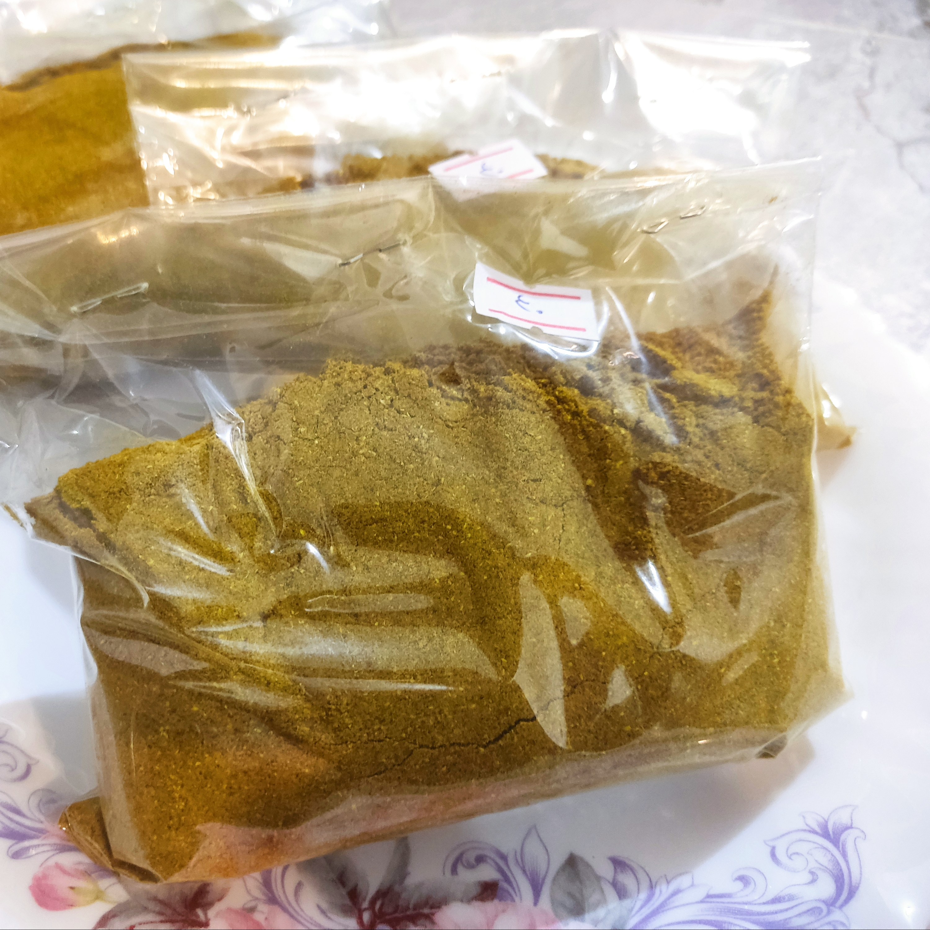 ادویه کاری درجه یک در بسته بندی 200 گرمی