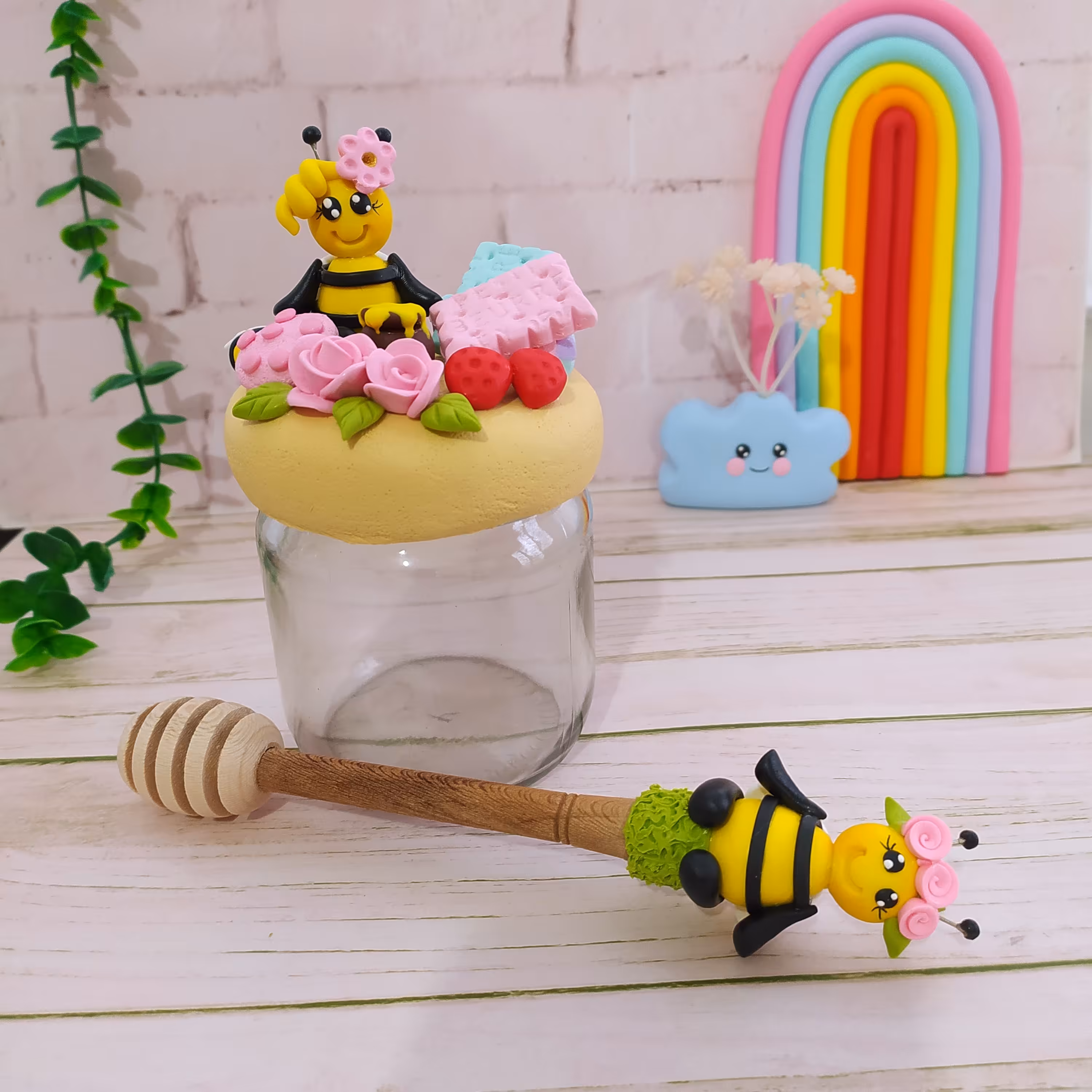 ظرف عسل  همراه قاشق عسل بانکه عسل طرح زنبور  عسلخوری