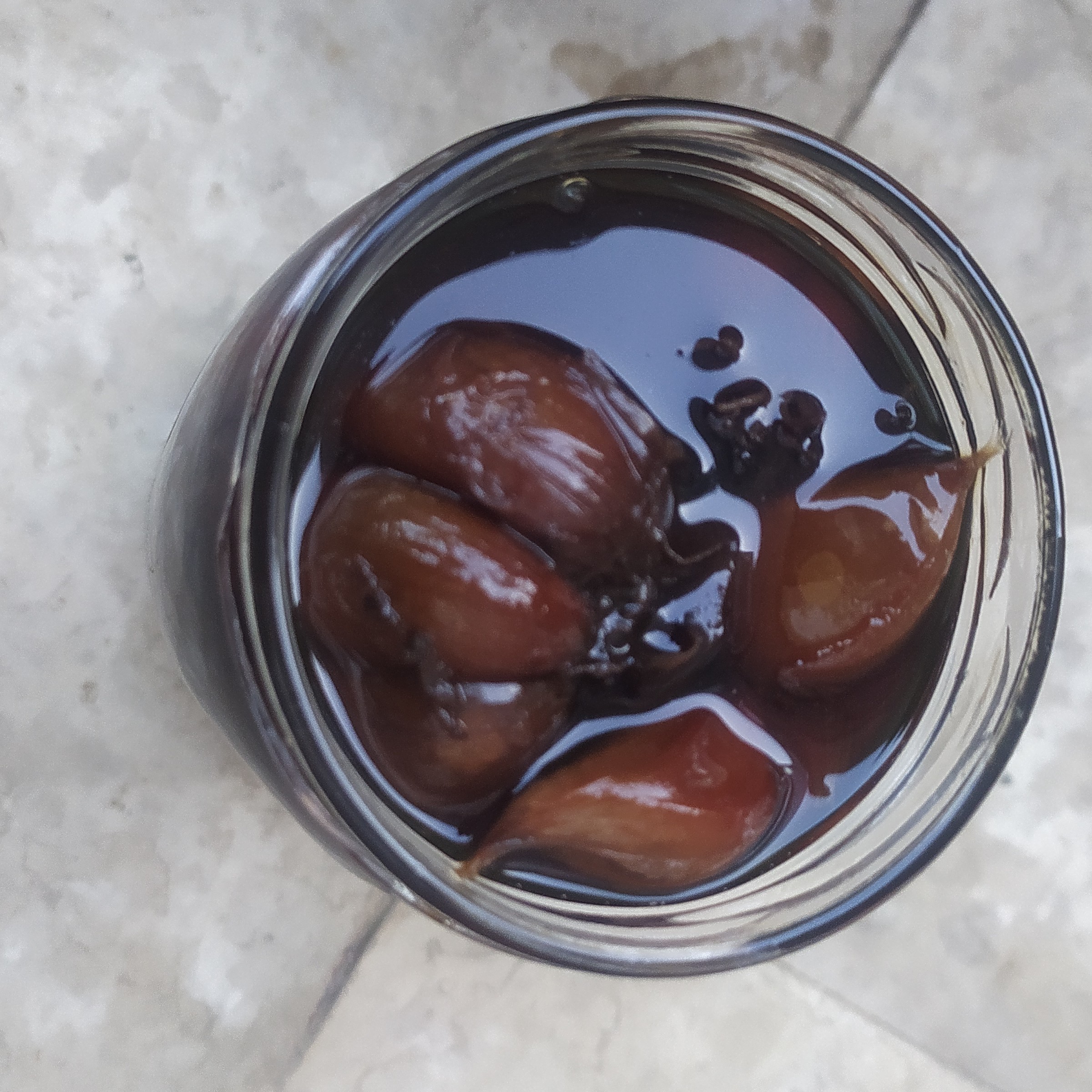 سیر برای دواء که 7ساله است و خیلی خوشمزه با شیره خرما و سرکه