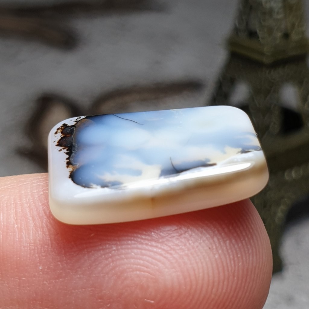 نگین فوق العاده زیبای سنگ عقیق صد درصد طبیعی شجر مخفی بسیار خاص اصل معدنی 
کد  25473