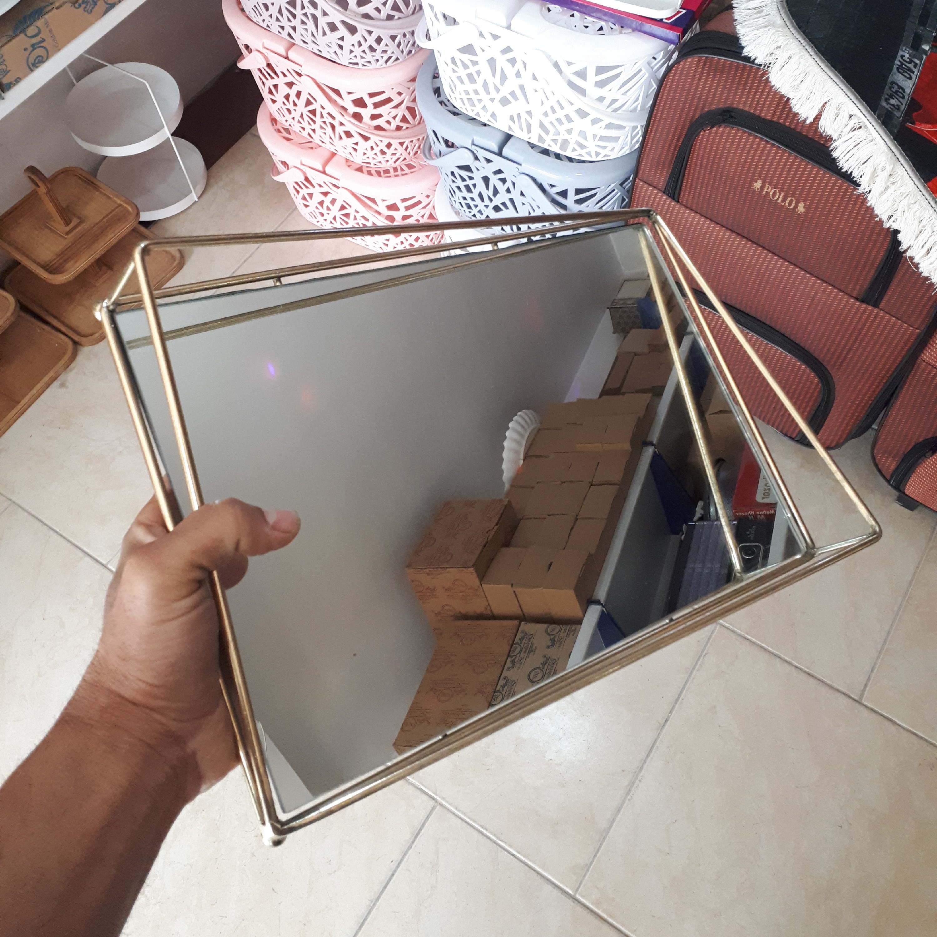 سینی کف اینه مستطیل
رنگ طلایی
کف ایینه