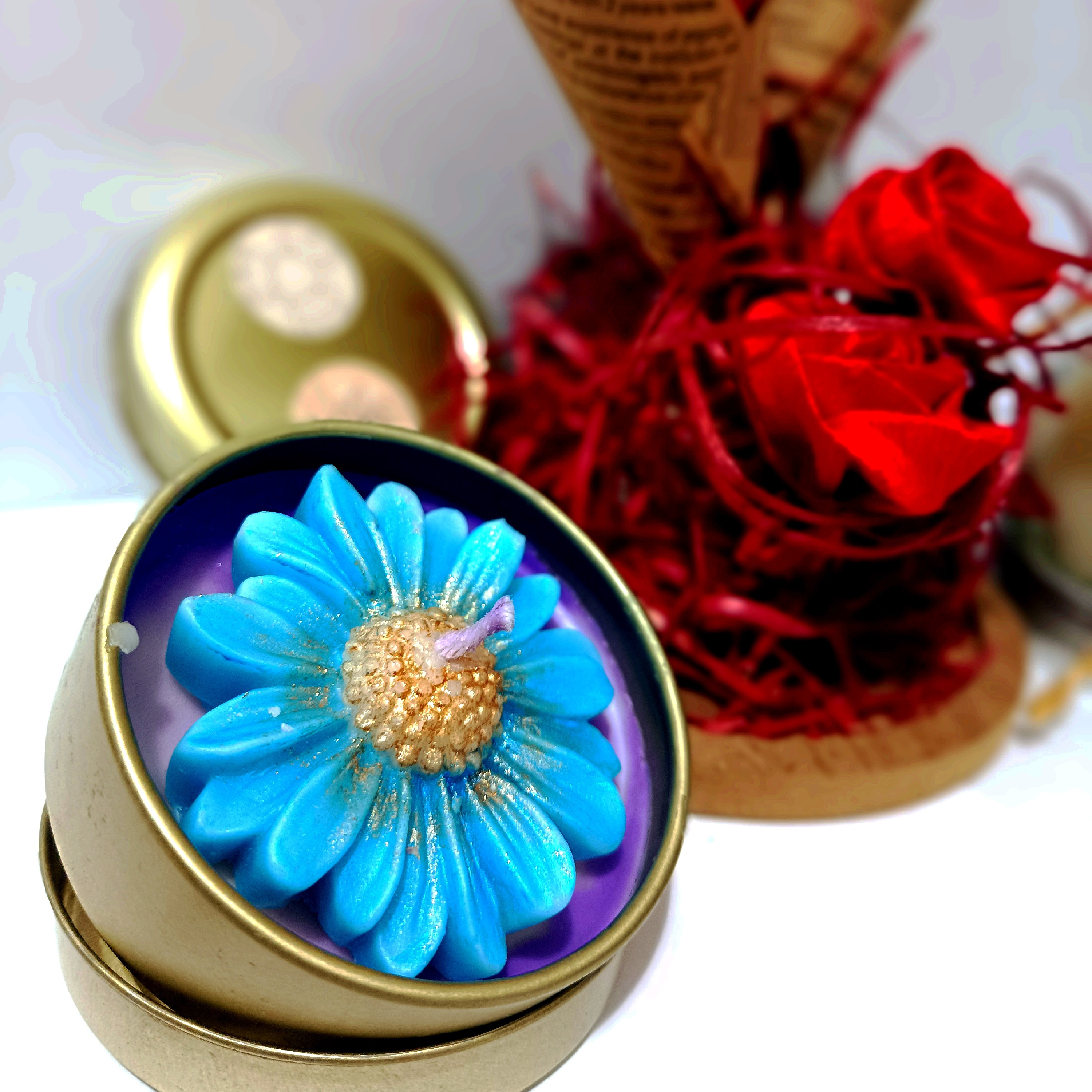 شمع  معطر و ساده مدل قوطی فلزی طرح گل مارگاریت