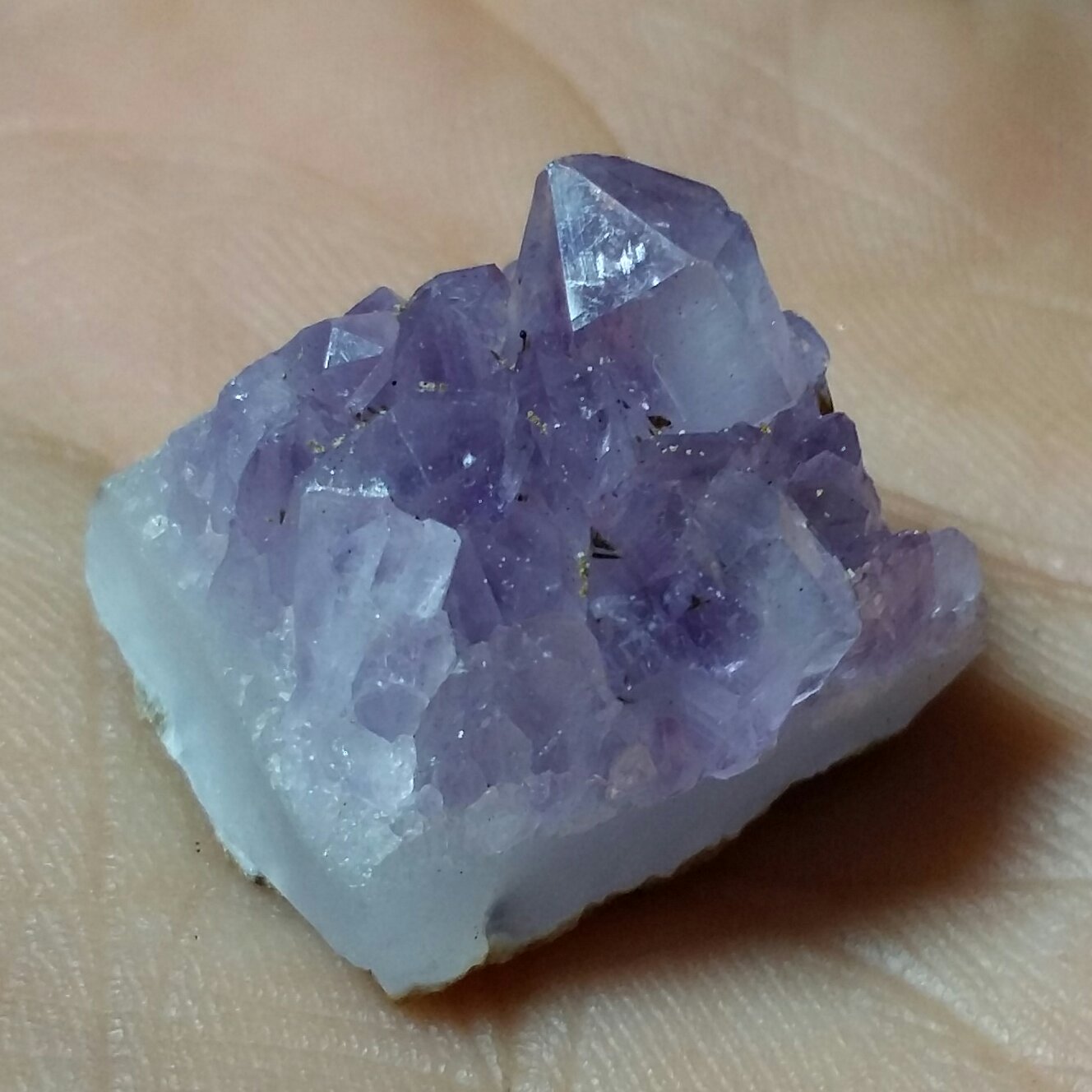 سنگ راف حبه شده آمتیس بسیاار پر رنگ و خااص بسیار زیبا دیدنی کاملا طبیعی شاهکار خلقت خااااص و بی نظیر
کد 7931