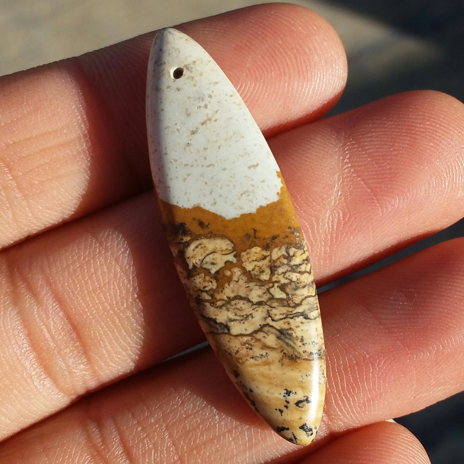 نگین سوراخ دار و دو طرفه سنگ جاسپر طبیعی و زیبا 
خوش تراش و خوش رنگ 
شاهکار خلقت 100 درصد طبیعی
کد: 9318