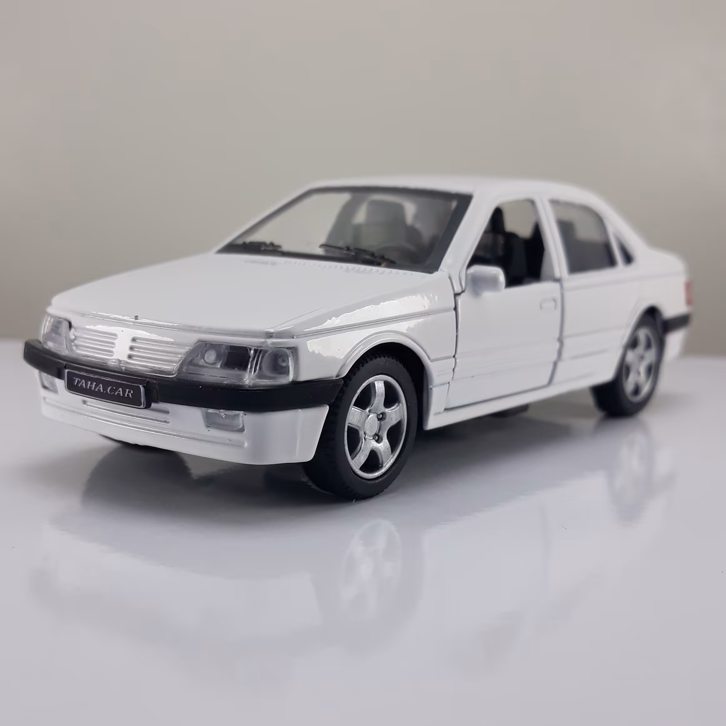 ماکت فلزی ماشین پژو  پارس بسیار مقاوم و با کیفیت 