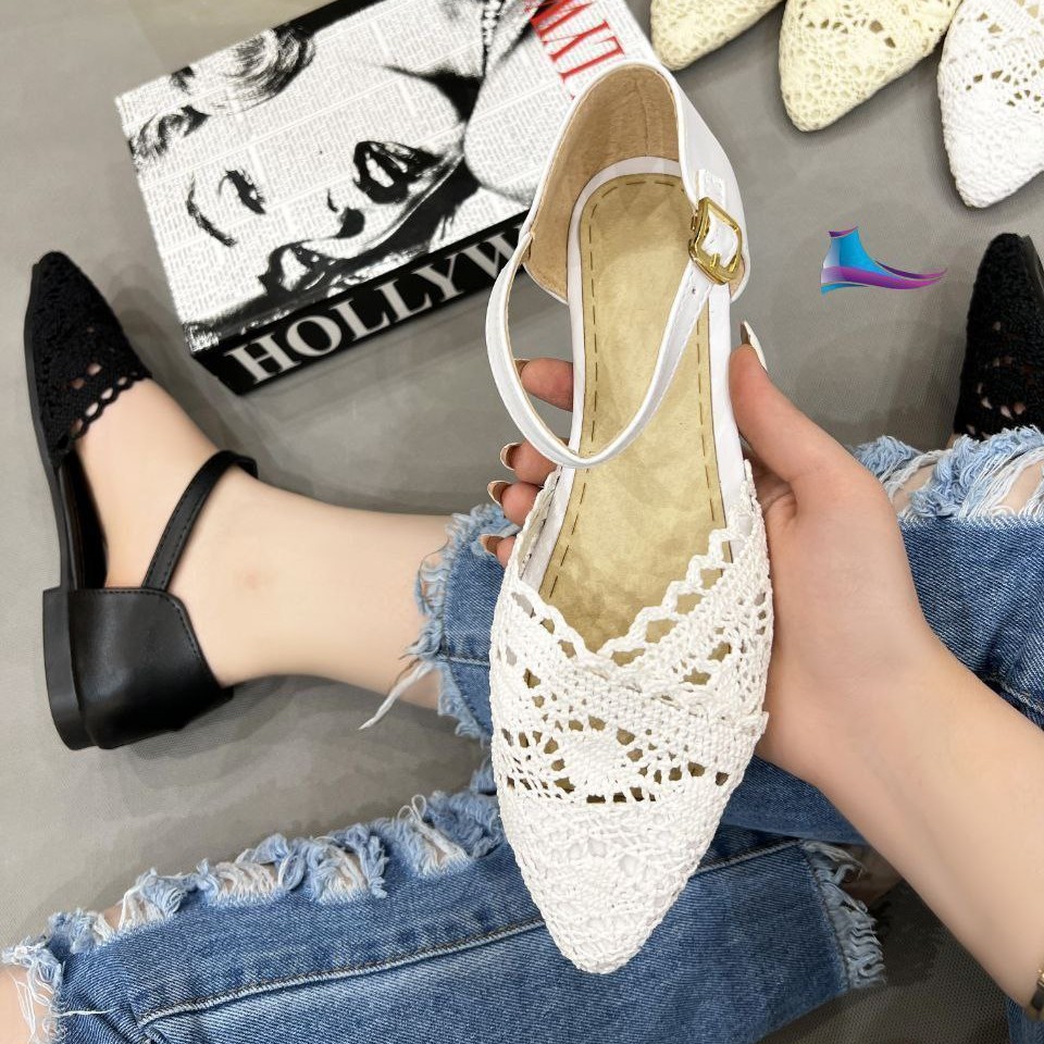کفش مجلسی
کد 476 
قالب استاندارد
جنس گیپوری
کیفیت عالی 
مدل جدید 
پاخور شیک 
Size37ta40