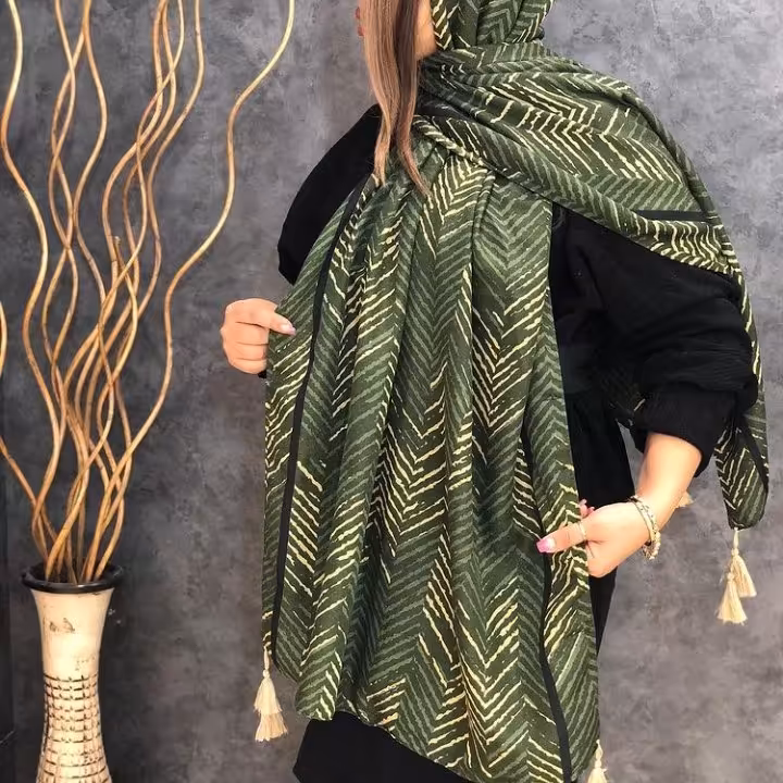 شال یشمی رنگ