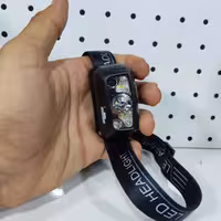 چراغ پیشانی کوچک سنسور دار دارای چندین حالت پخش نور و برد نور و دور کننده حشرات