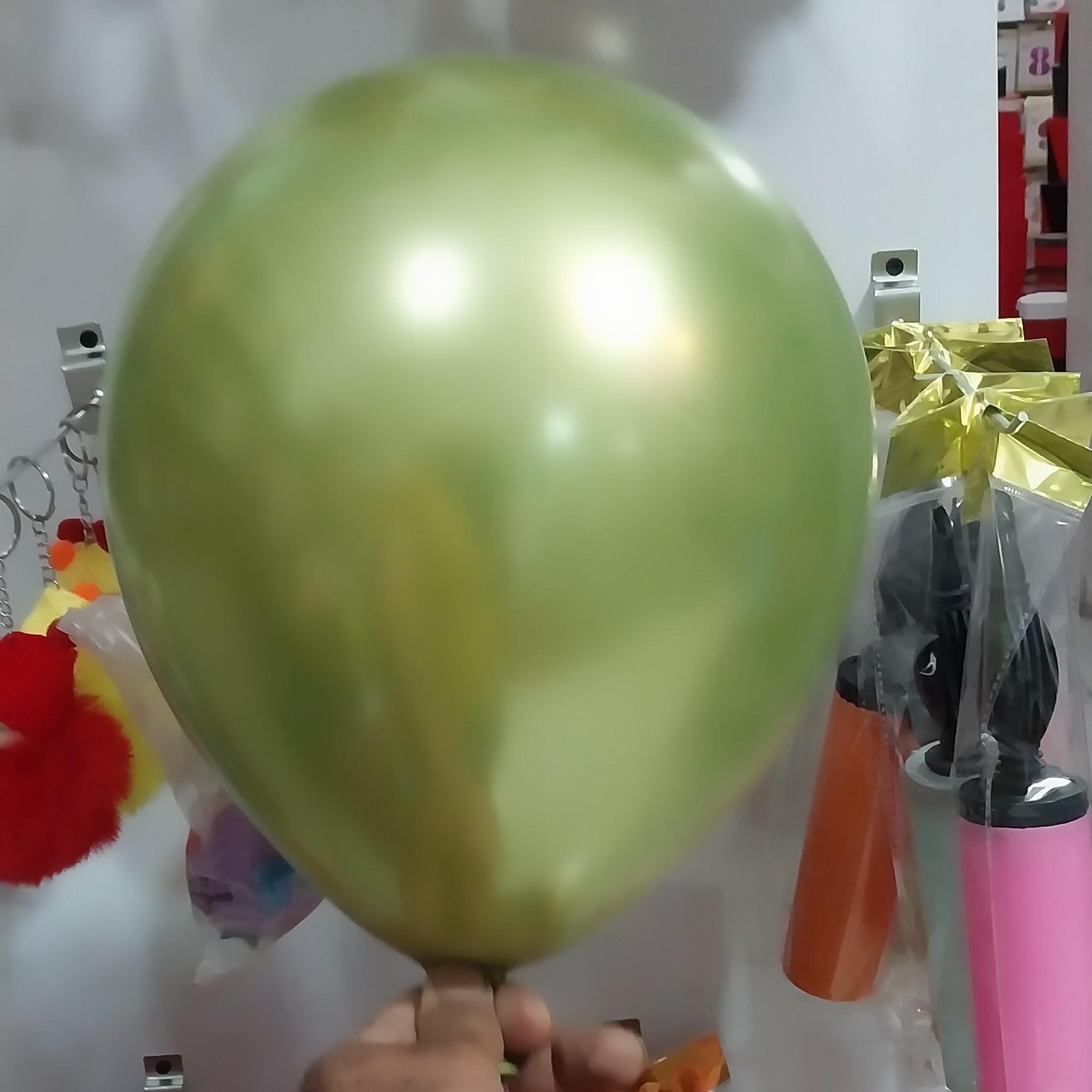 بادکنک کروم سبز مغز پسته ای