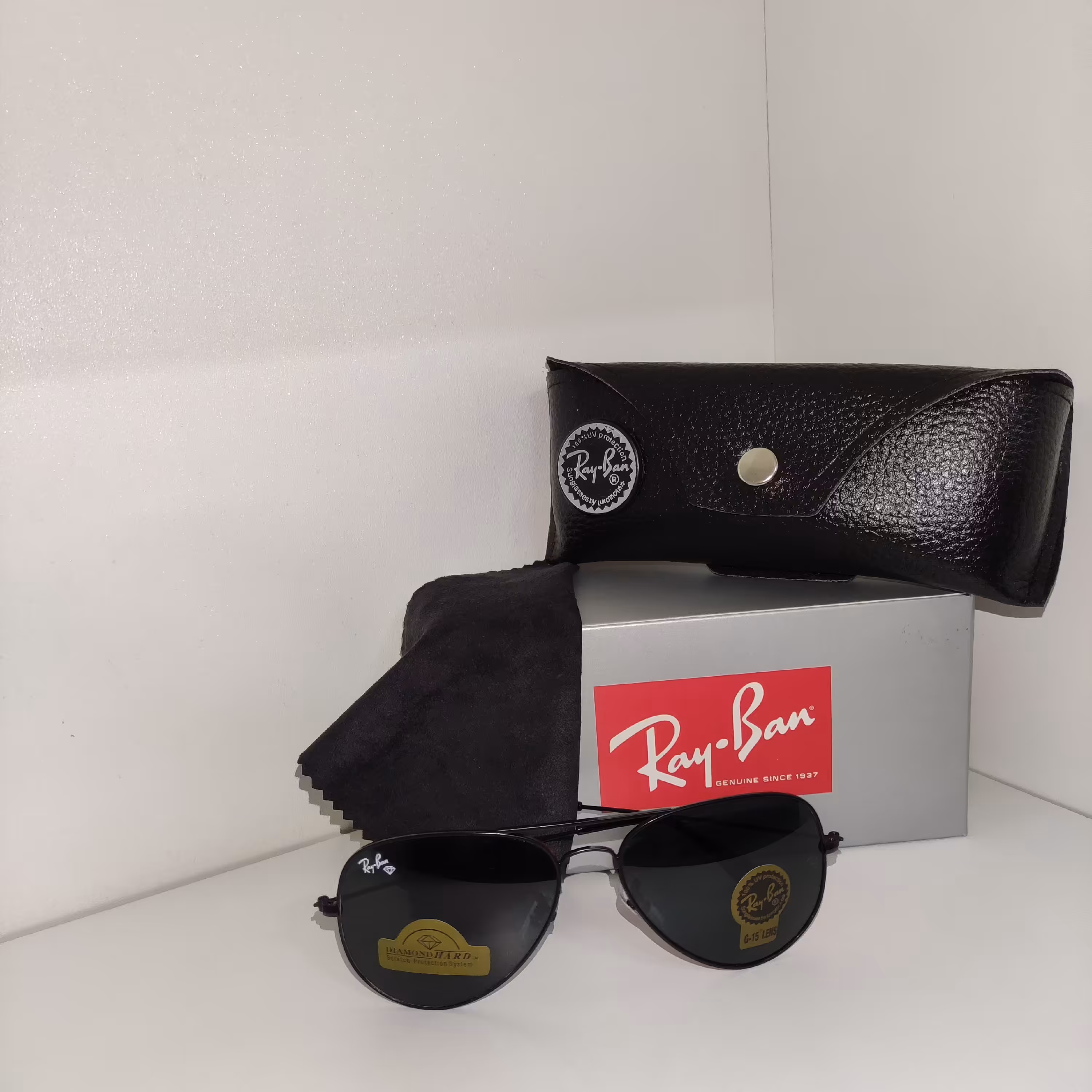 عینک آفتابی ریبن رنگ شیشه مشکی رنگ فریم مشکی 