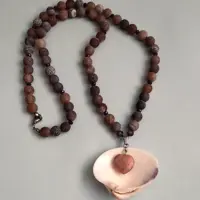 گردنبند سنگ وصدف با زنجیری از سنگ عقیق برزیلی اصل شاران 