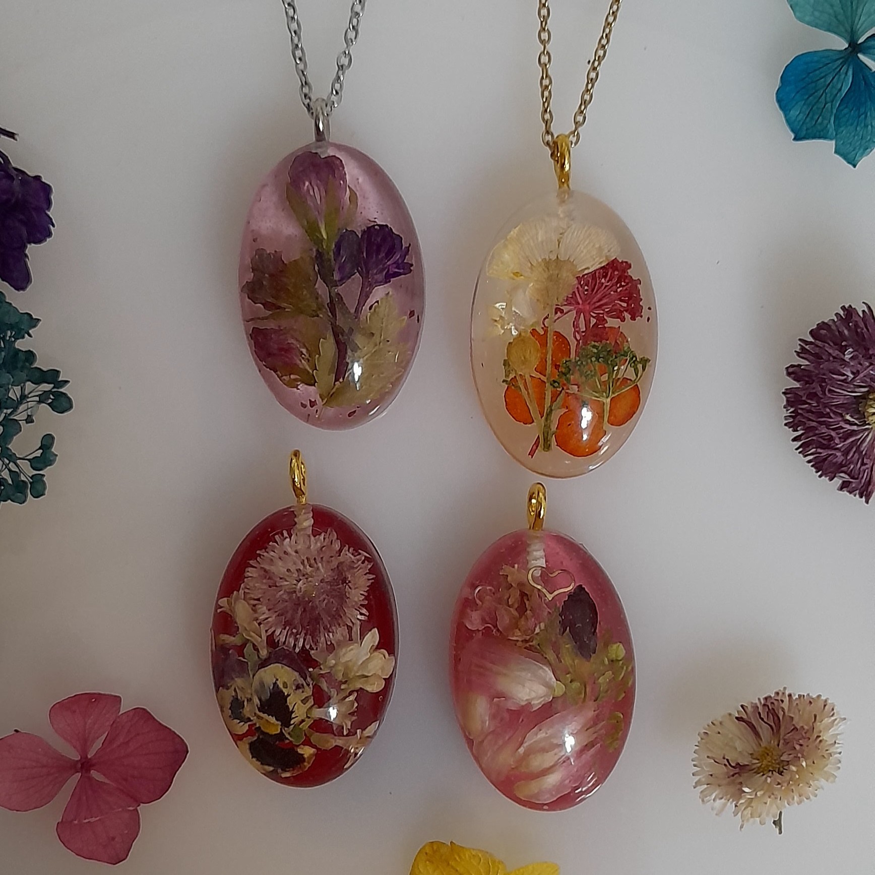 گردنبند های طرح بیضی رزین