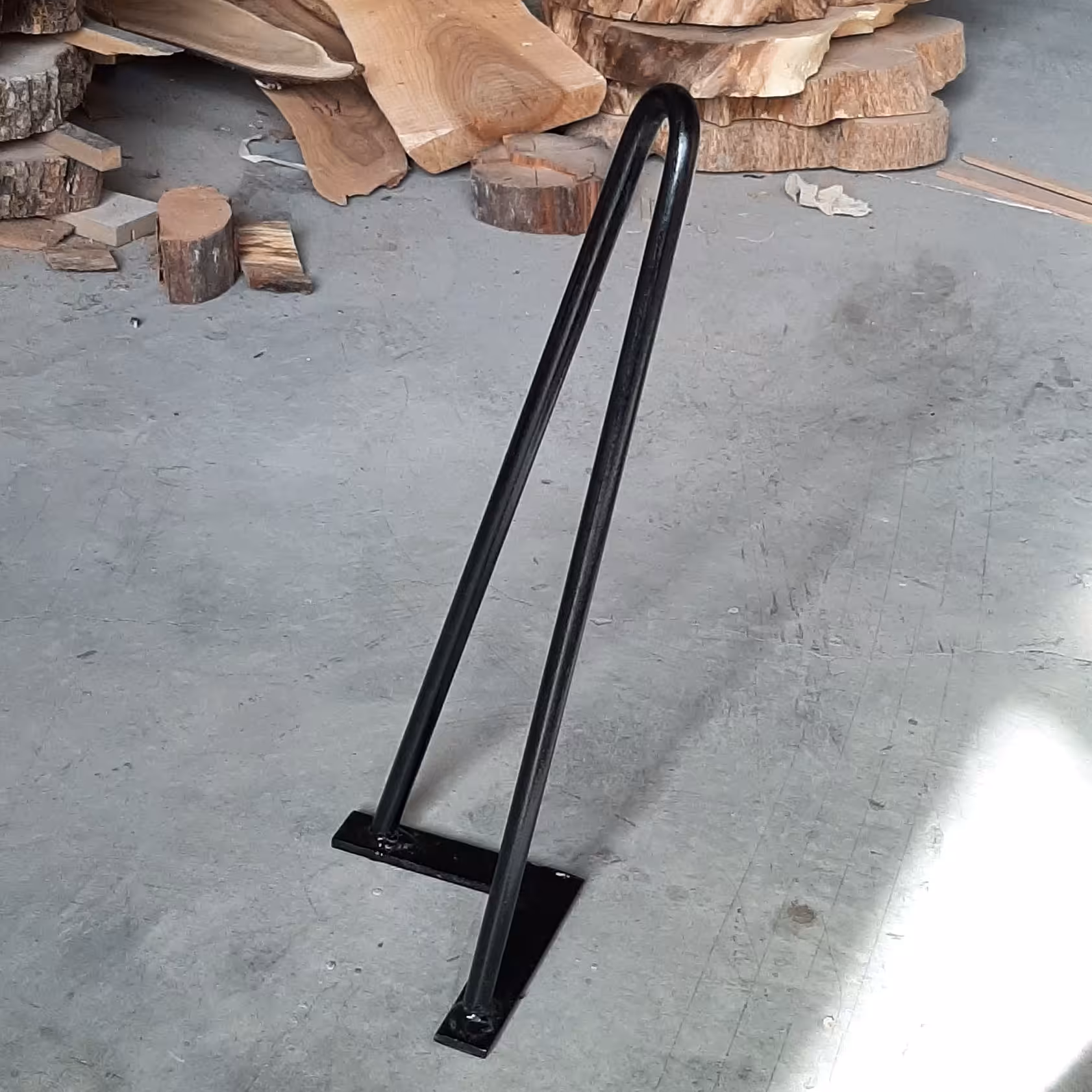 تک پایه فلزی مدرن