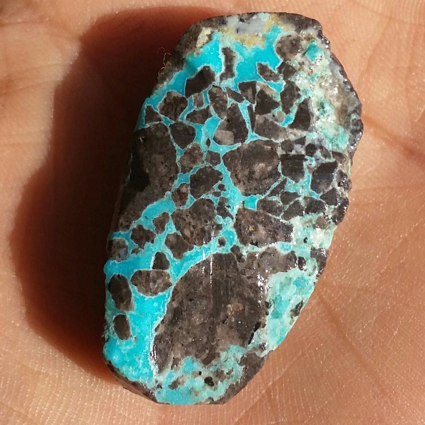 اسلایس سنگ راف فیروزه آبی سبز اصل نیشابور 100 در صد طبیعی شاهکار خلقت سایز درشت
مناسب جهت دکوراسیون و ساخت نگین
