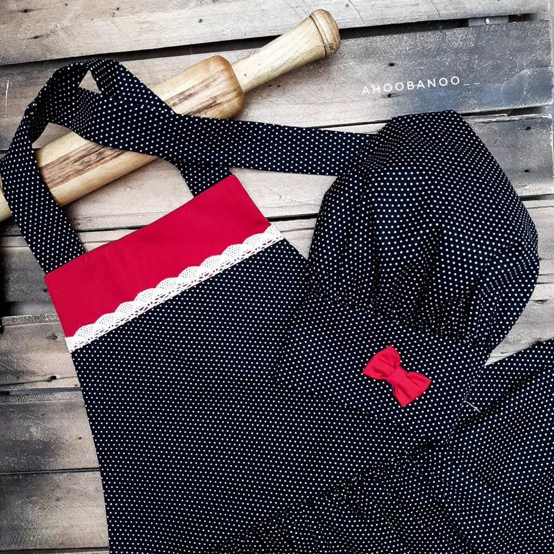 ست کلاه و پیشبند آشپزخونه خالخالی با زمینه مشکی و خالهای سفید (خالخالی )