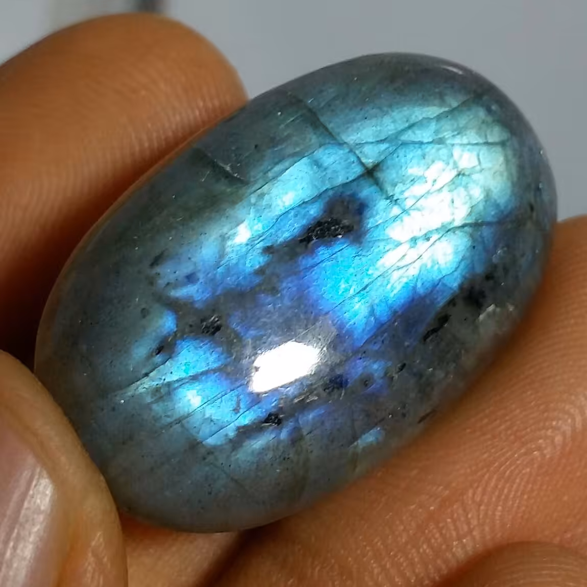 لابرادوریت نگین لابرادوریت وارداتی از کشور لابرادور کانادا با تلالوئ بسیار بی نظیر و کمیاب کد 11455