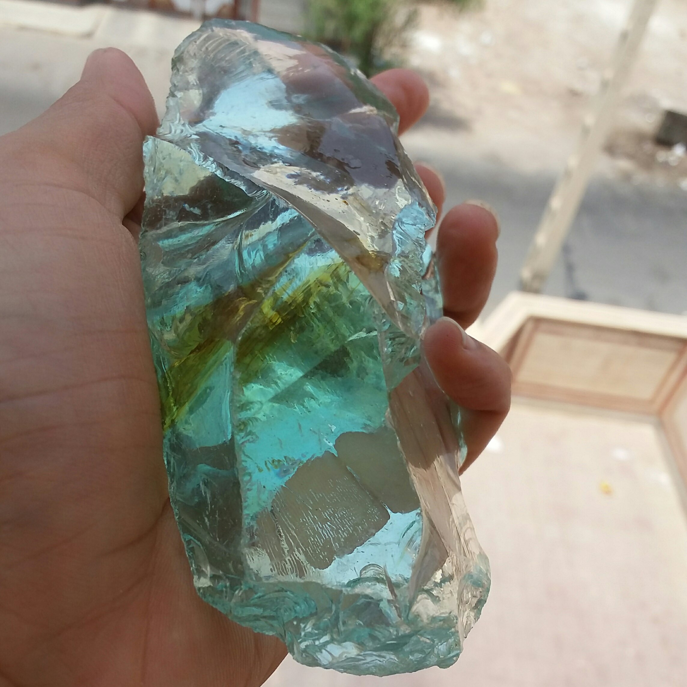 سنگ راف خام غولپیکر آبسیدین سبز آبی اصل دیدنی 100 در 100 طبیعی شاهکار خلقت
با قابلیت ساخت چندین نگین فوق العاده