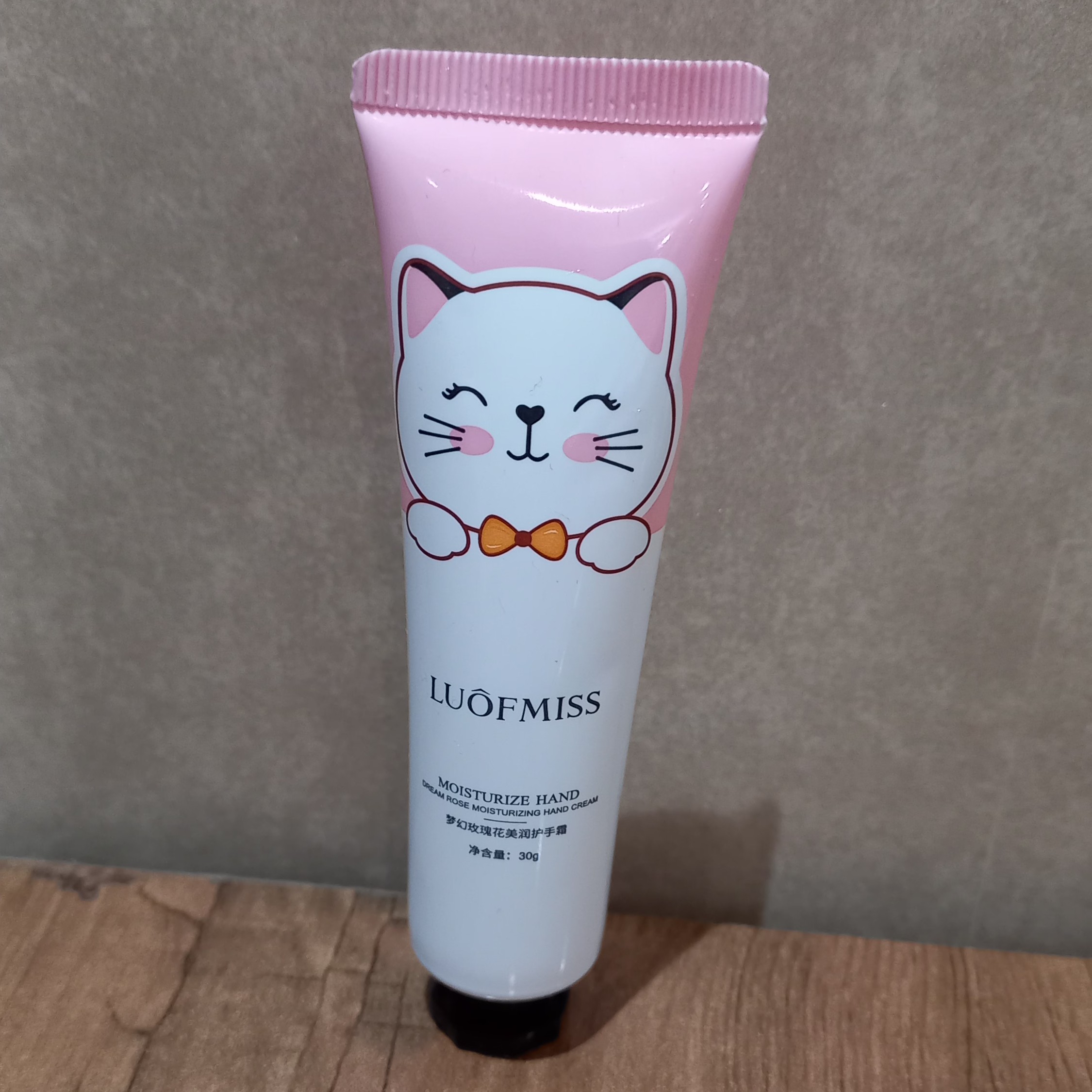 کرم دستluofmiss