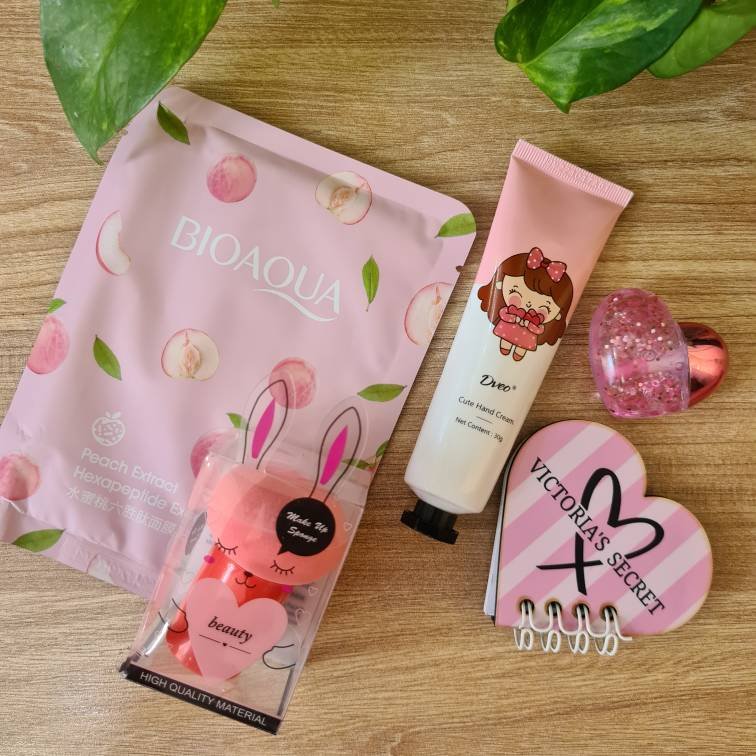 پک لوازم ارایش صورتی