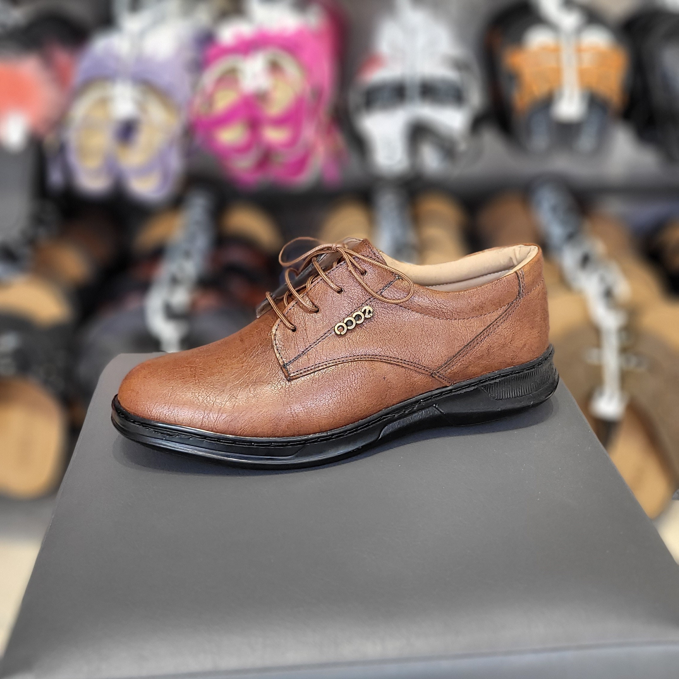 کفش مردانه چرم بنددار اکو ecco زیره پیو درجه یک نرم وسبک بادوام دوردوخت باضمانت تعویض  رنگ عنابی طرح خلج 22026