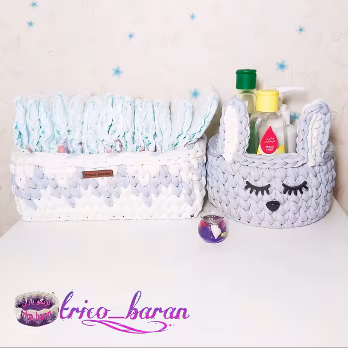 سبدهای  دو تیکه سیسمونی تریکو طوسی سفید - سبد زیکزاک و خرگوشی