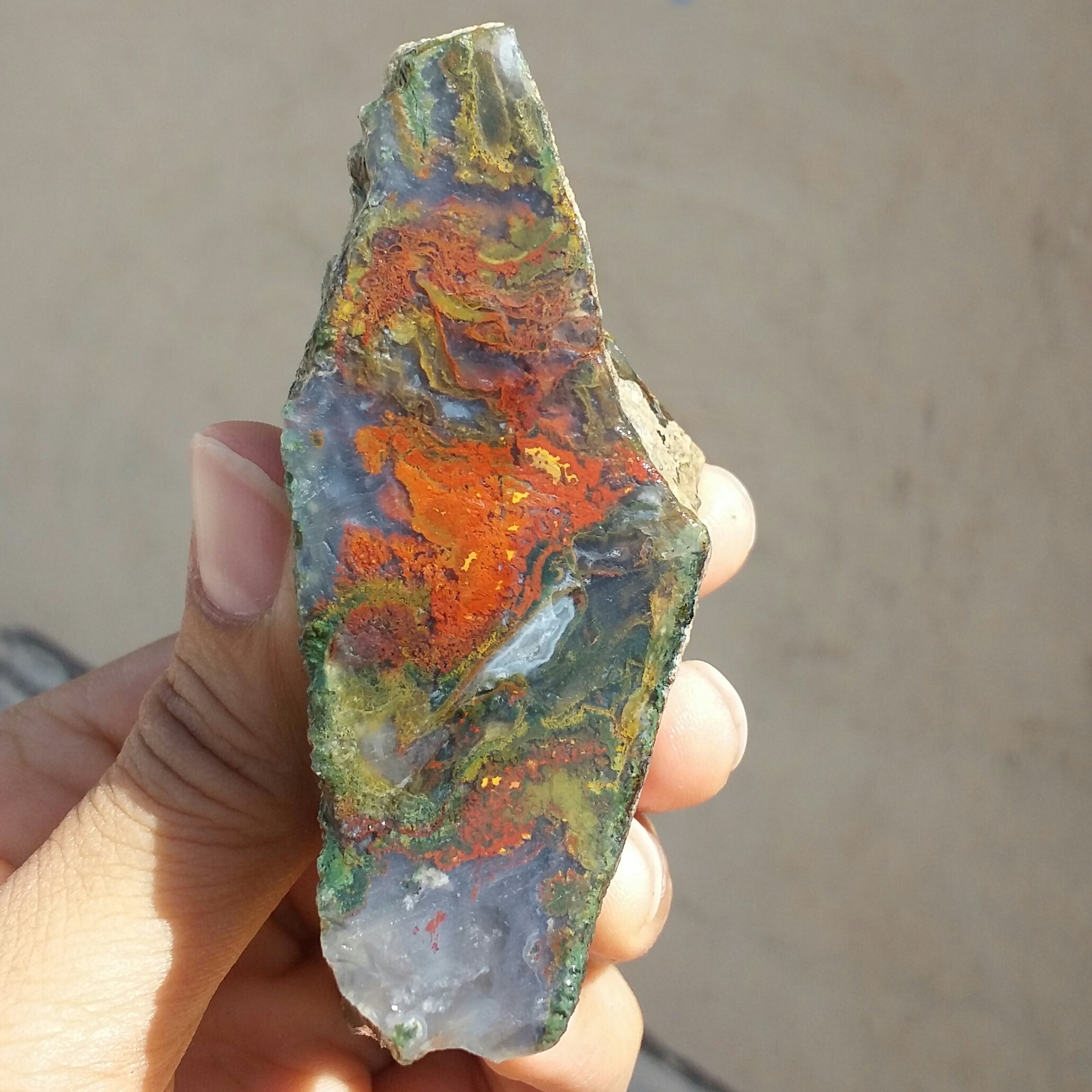 اسلایس سنگ راف عقیق منظره 7 رنگ
 100 در 100 طبیعی شاهکار خلقت
تابلو نقاشی طبیعی
با قابلیت ساخت چند نگین محشر
کد 10529