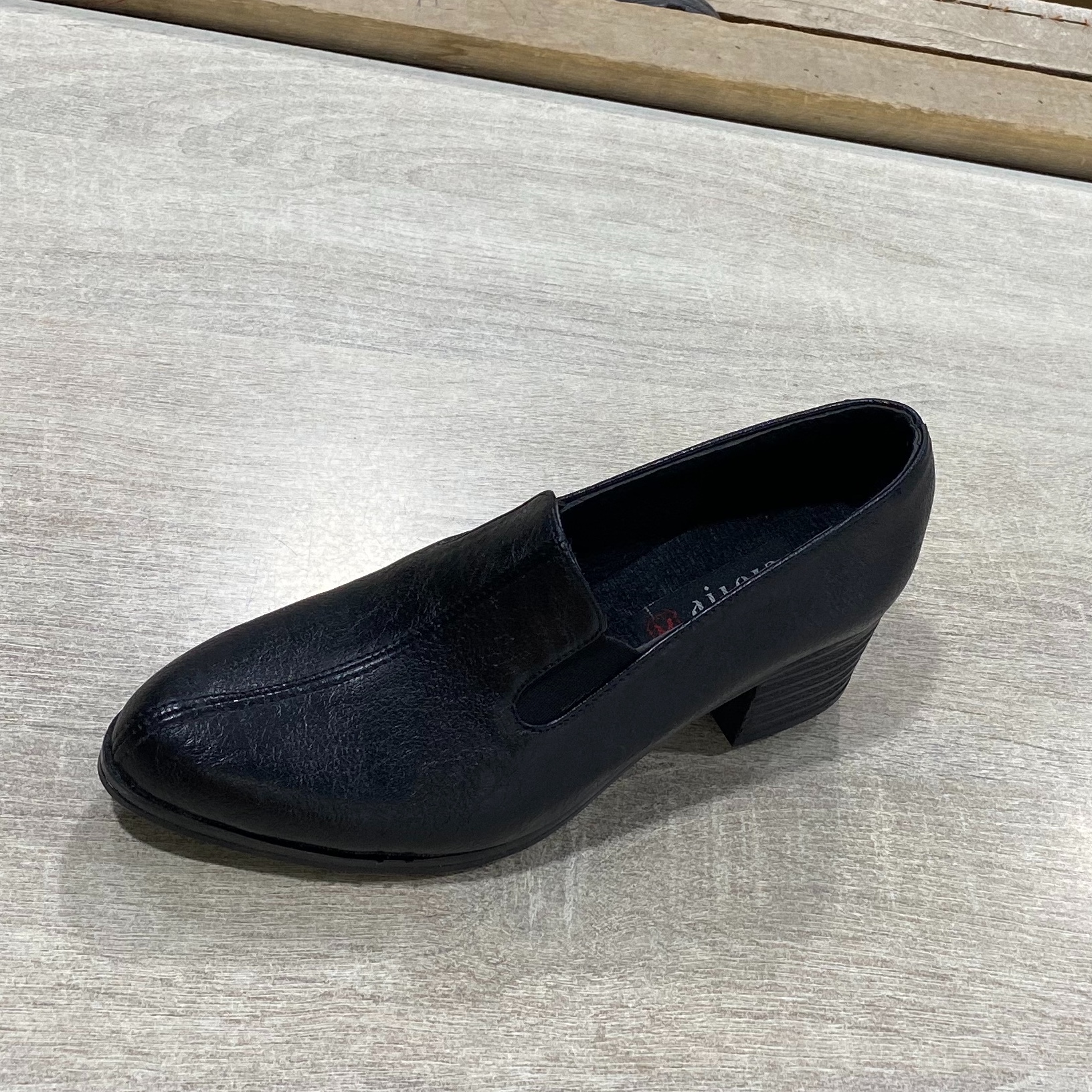 کفش راحتی مجلسی زنانهC
زیرهpuو رویه چرم بیاله درجه1
کف طبی
پاشنه3سانتی
37ت40