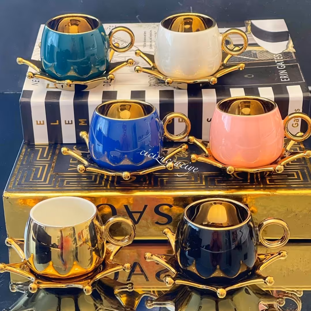 قهوه خوری طرح ستاره 12تایی
برند kardelen ترک
جنس چینی سبک 
کیفیت عالی و رنگ ثابت 
دسته و نعلبکی طلاکوب شده
ارسال رایگان