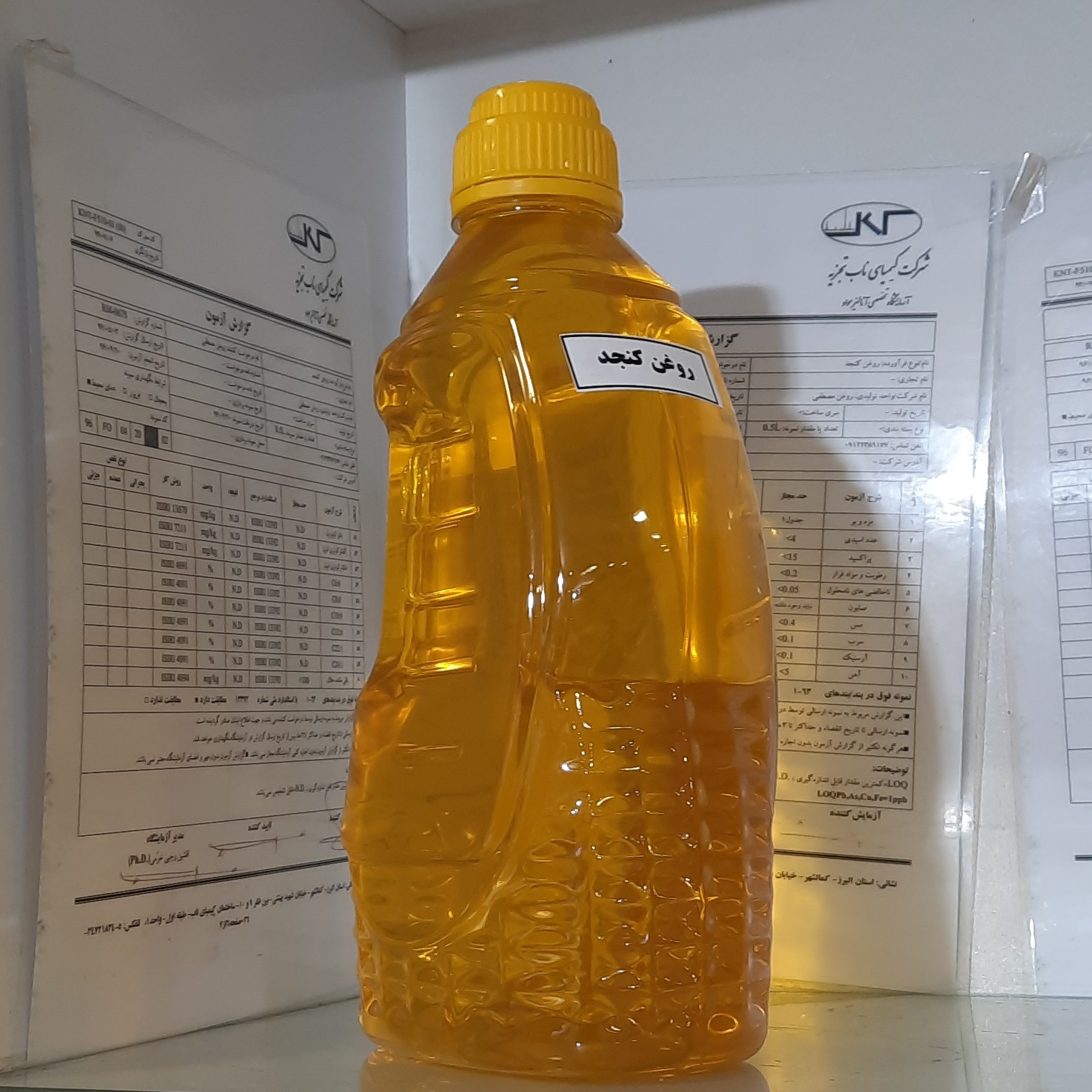 روغن کنجد دو لیتری روغنگیری شده با بهترین دانه و به شیوه پرس سرد  