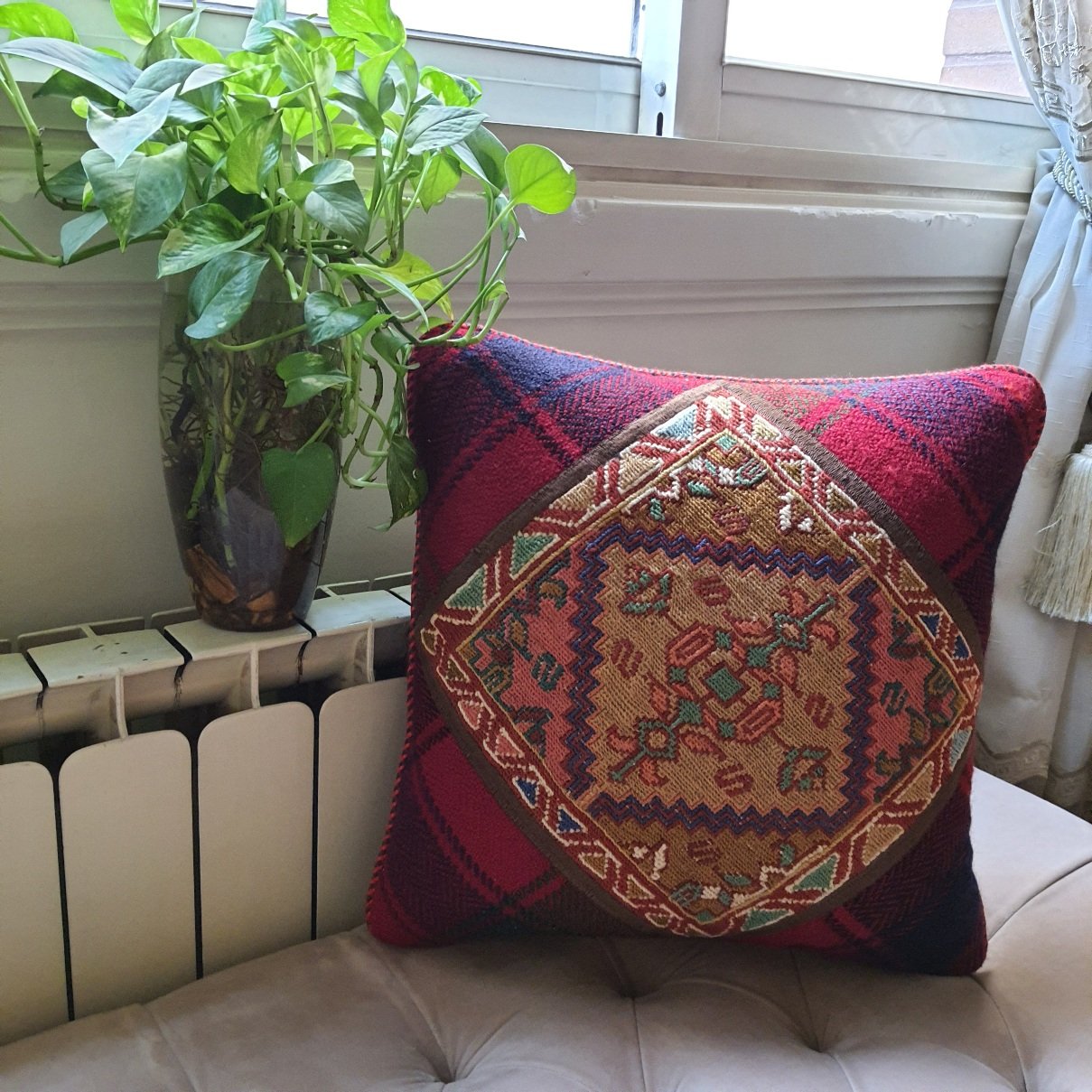 کوسن با رویه گلیم دستباف مغان و پارچه دستباف موج سایز 45*45  رنگ الوان ،